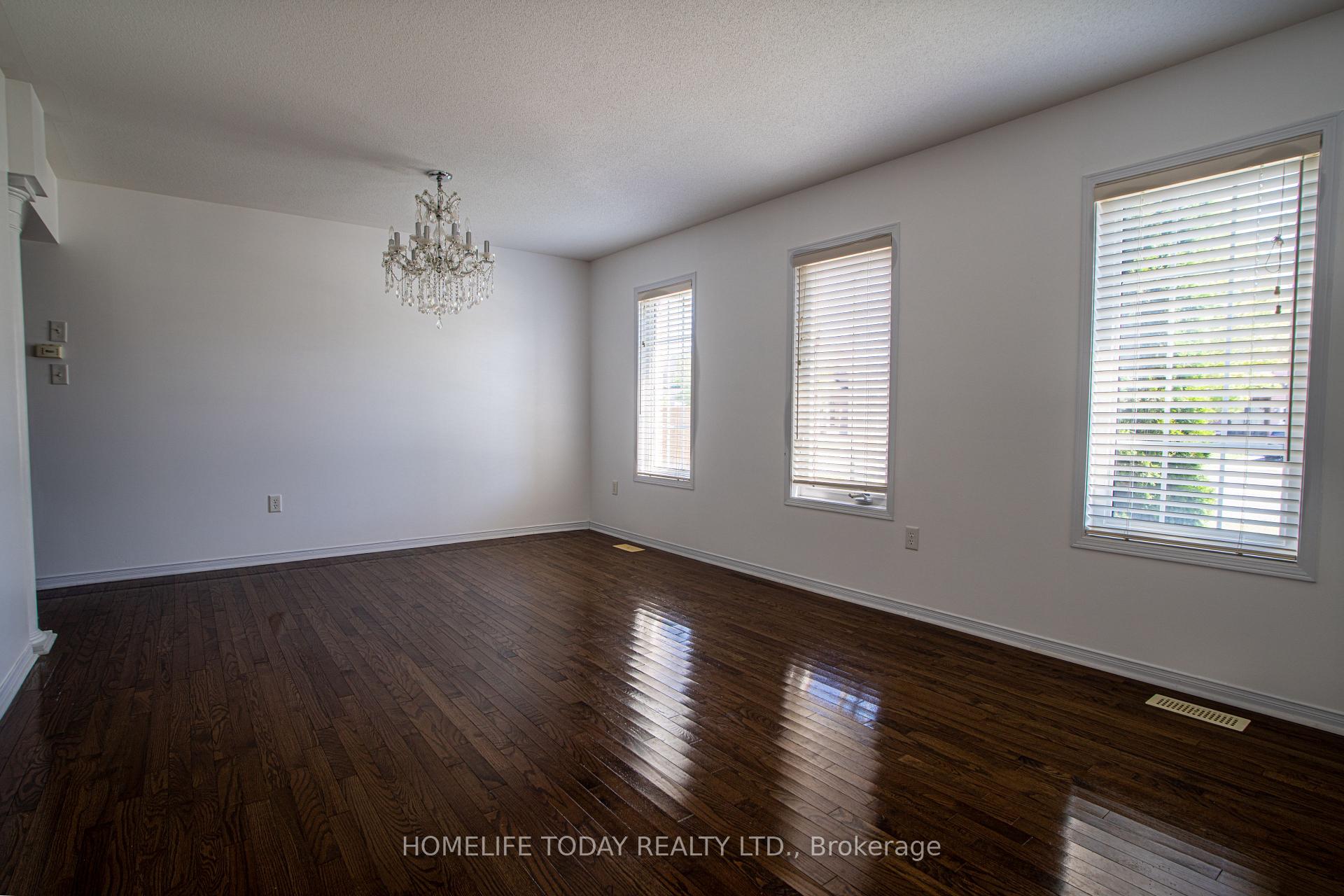 Photo 3 of Unit Main, 2 Pardon Avenue, Whitby, Williamsburg — HOMEH
