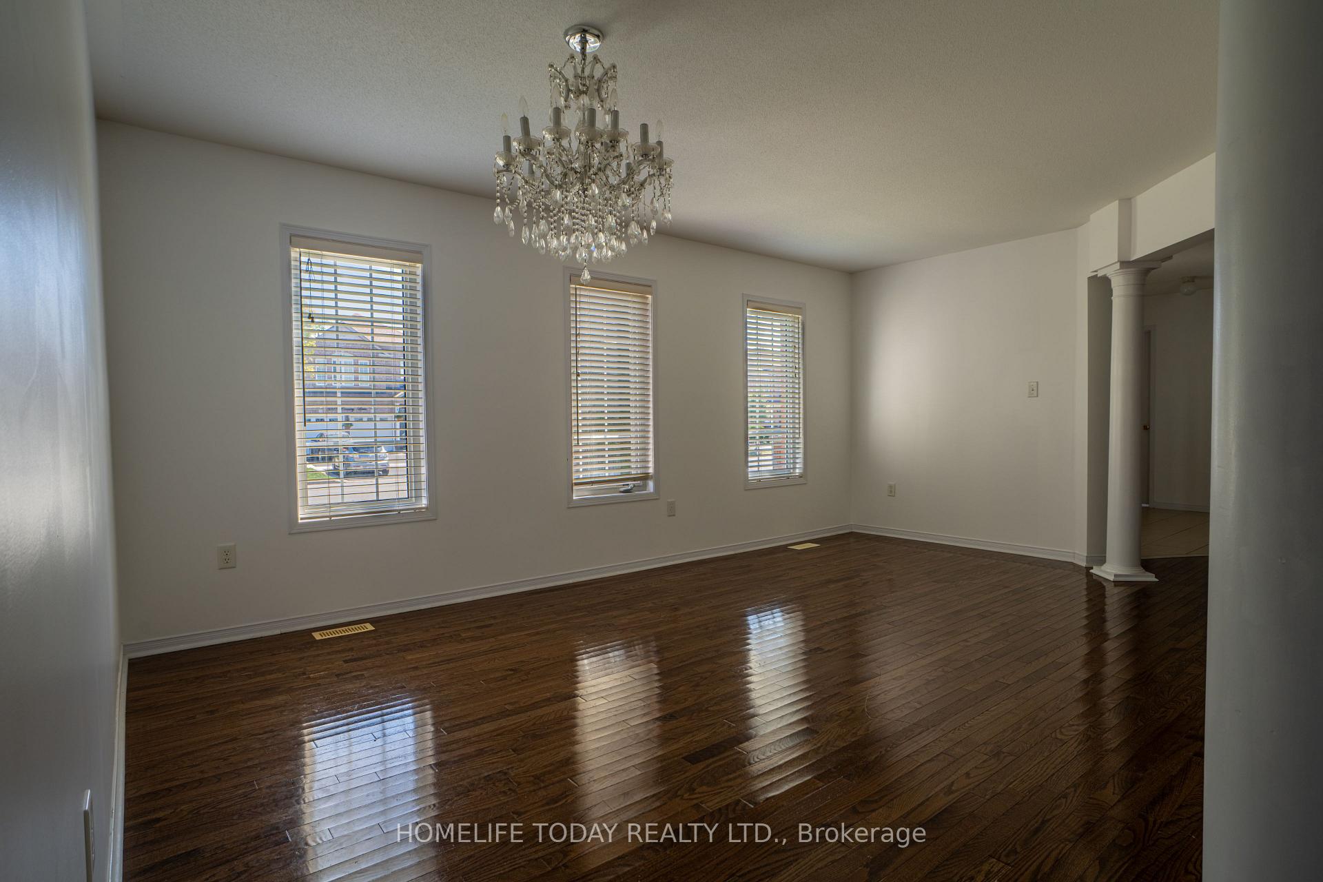 Photo 6 of Unit Main, 2 Pardon Avenue, Whitby, Williamsburg — HOMEH