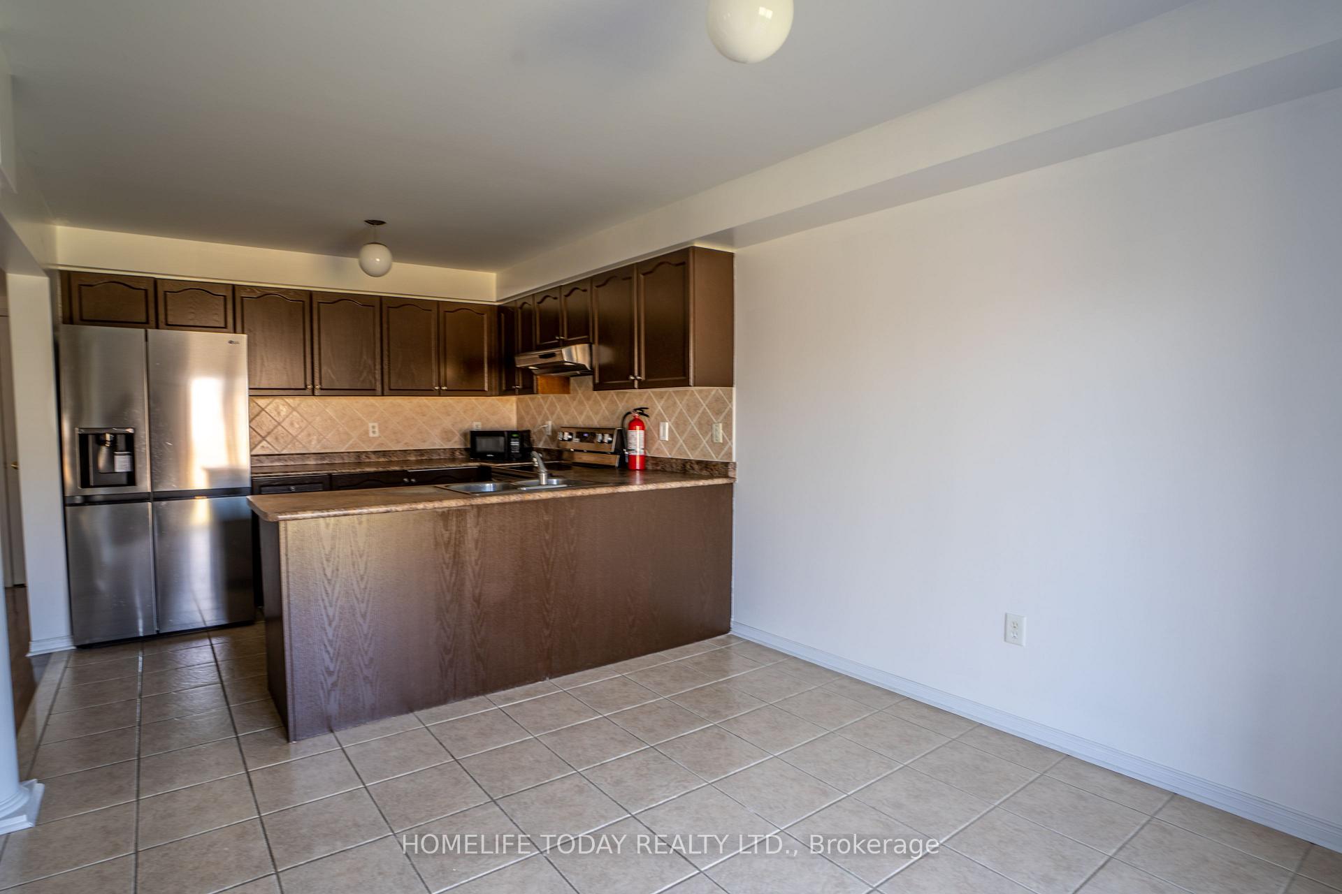Photo 7 of Unit Main, 2 Pardon Avenue, Whitby, Williamsburg — HOMEH
