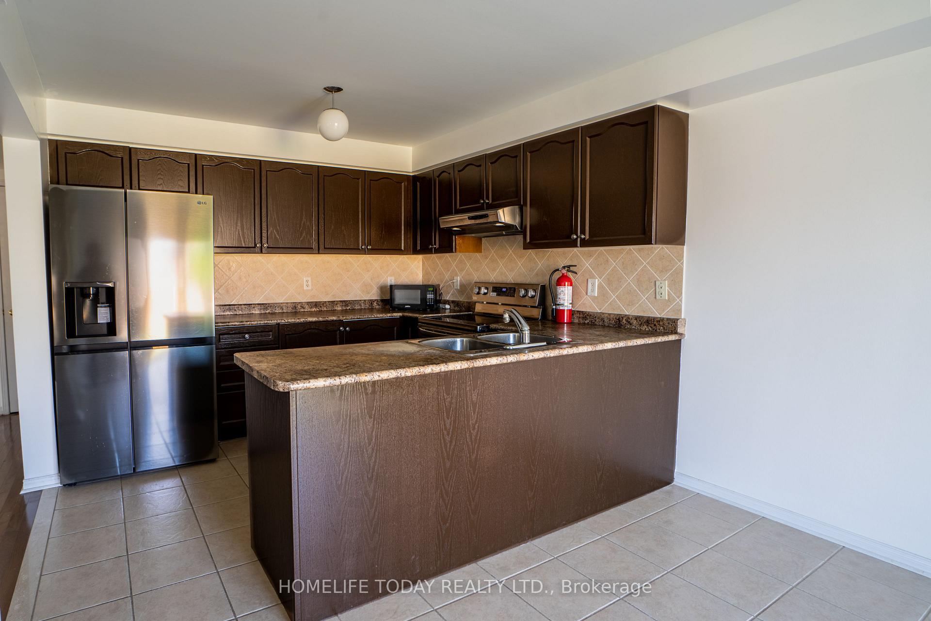Photo 8 of Unit Main, 2 Pardon Avenue, Whitby, Williamsburg — HOMEH