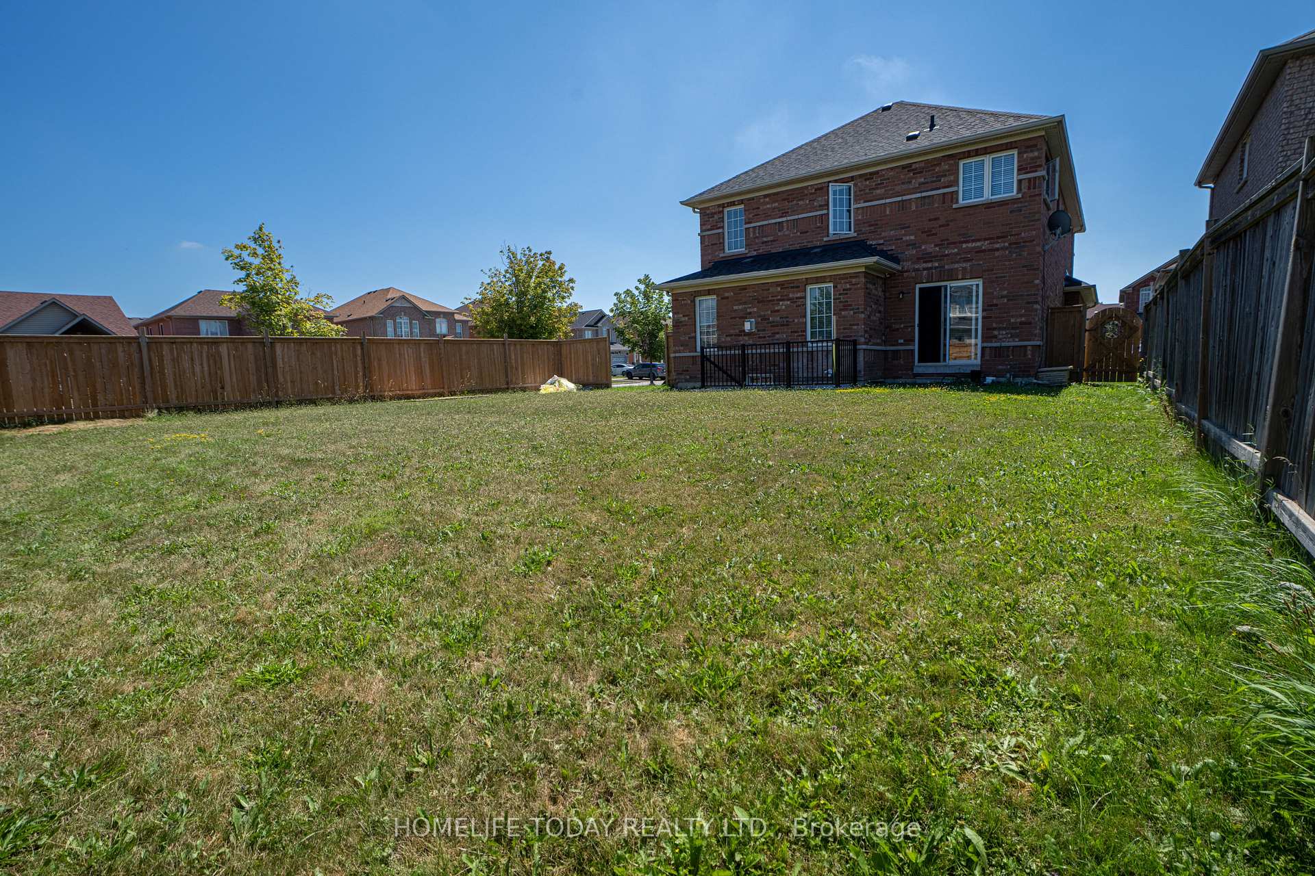 Photo 23 of Unit Main, 2 Pardon Avenue, Whitby, Williamsburg — HOMEH
