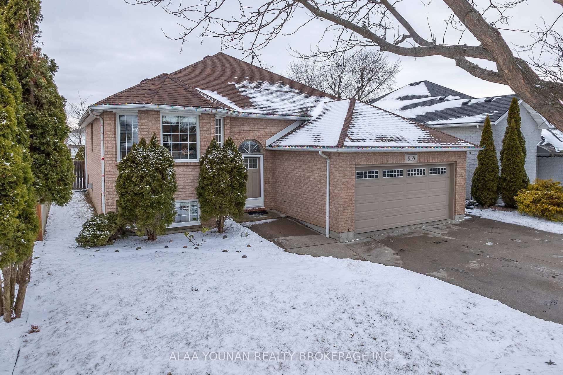 Photo 3 of 935 Rendezvous Drive, Windsor — HOMEH