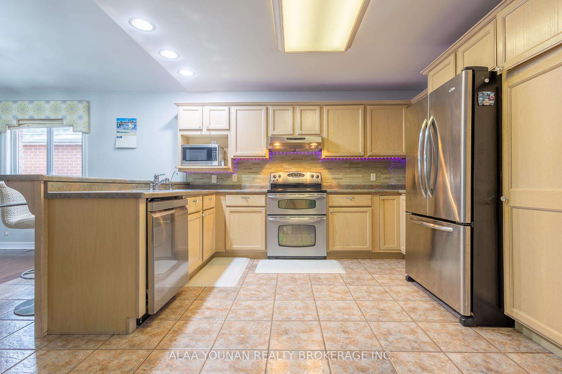 Photo 13 of 935 Rendezvous Drive, Windsor — HOMEH
