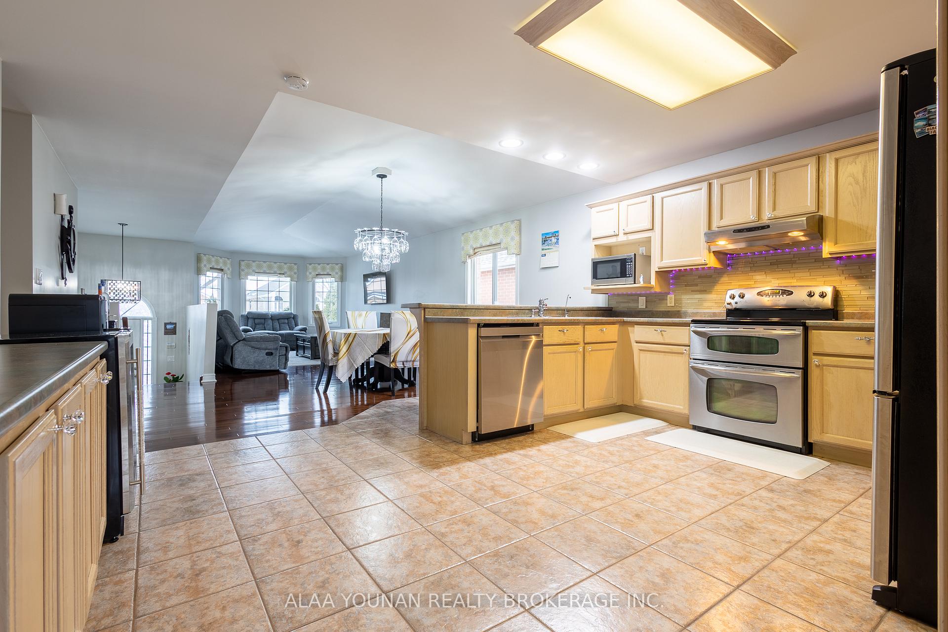 Photo 14 of 935 Rendezvous Drive, Windsor — HOMEH