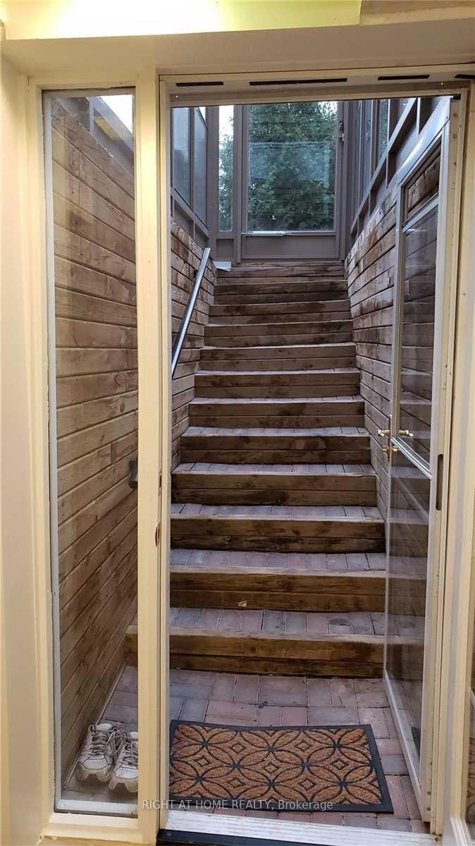 Photo 3 of 19 Patrice Crescent N, Vaughan, Crestwood-Springfarm-Yorkhill — HOMEH