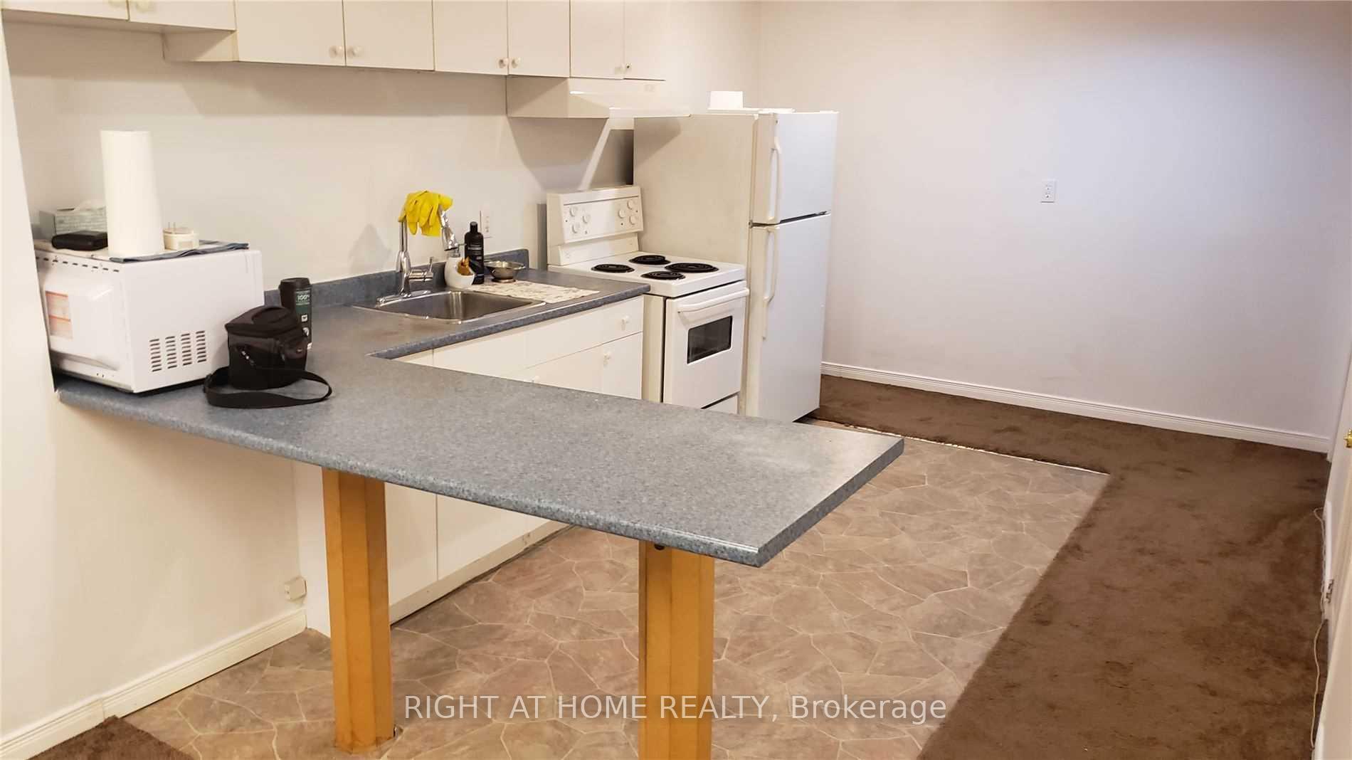 Photo 4 of 19 Patrice Crescent N, Vaughan, Crestwood-Springfarm-Yorkhill — HOMEH