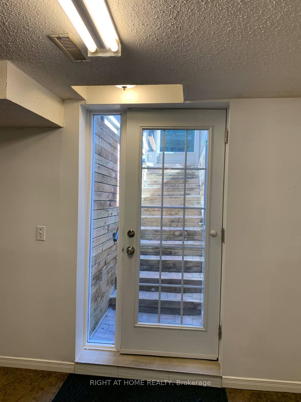 Photo 23 of 19 Patrice Crescent N, Vaughan, Crestwood-Springfarm-Yorkhill — HOMEH