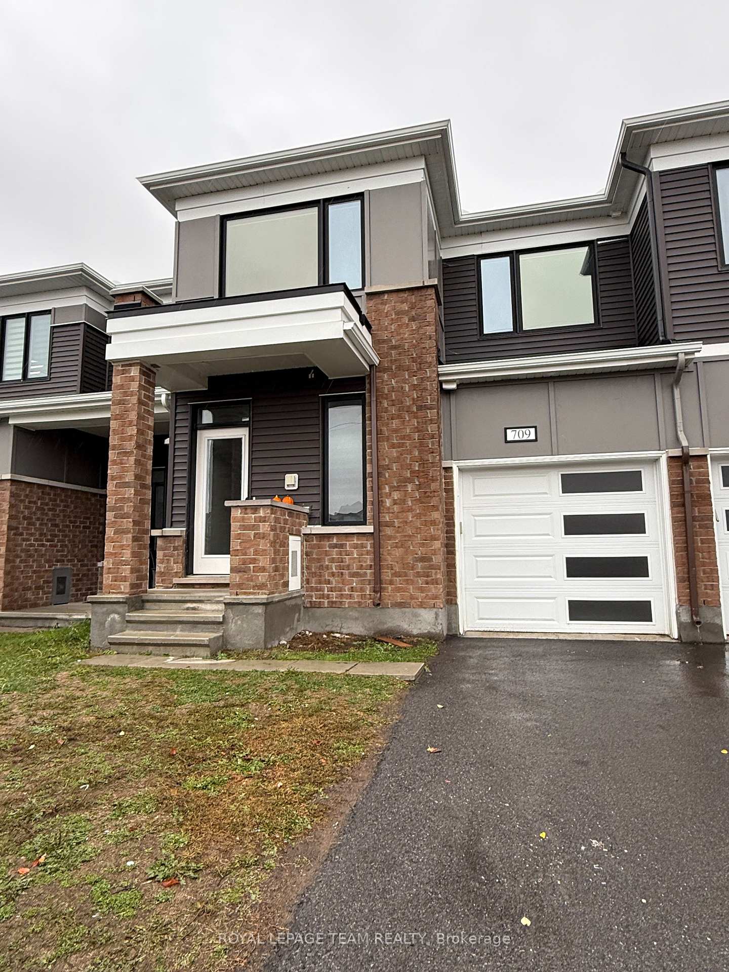 Front of 709 Megrez Way E