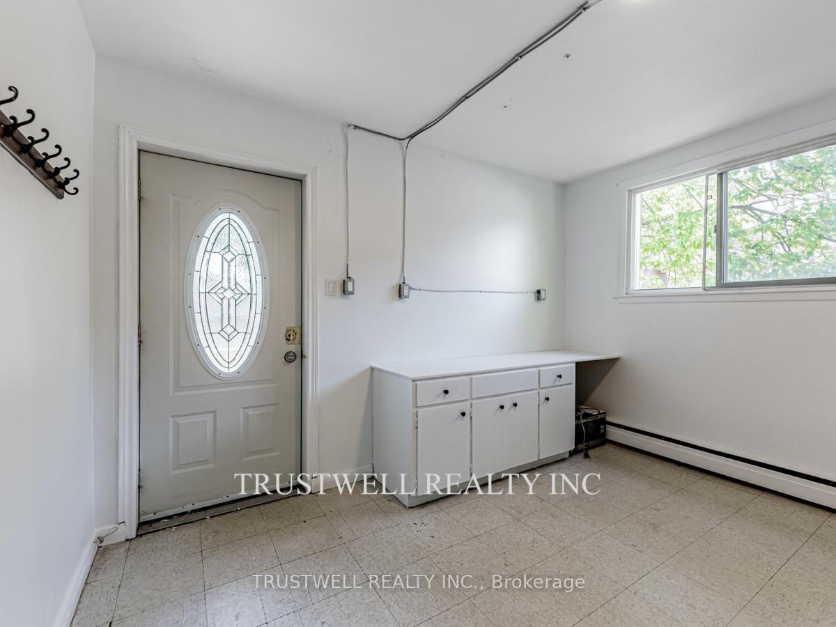 Photo 3 of Unit 4, 105 Mary Street E, Whitby, Downtown Whitby — HOMEH