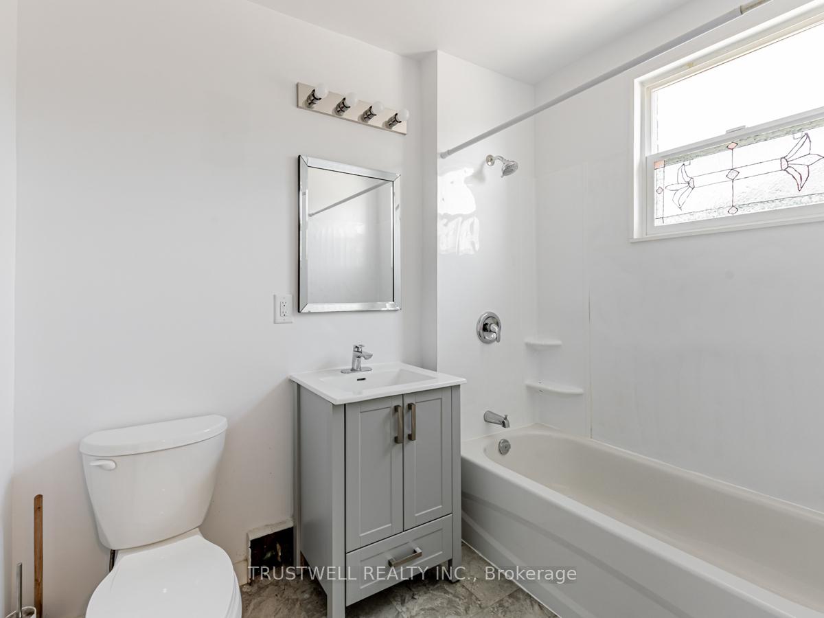 Photo 9 of Unit 4, 105 Mary Street E, Whitby, Downtown Whitby — HOMEH