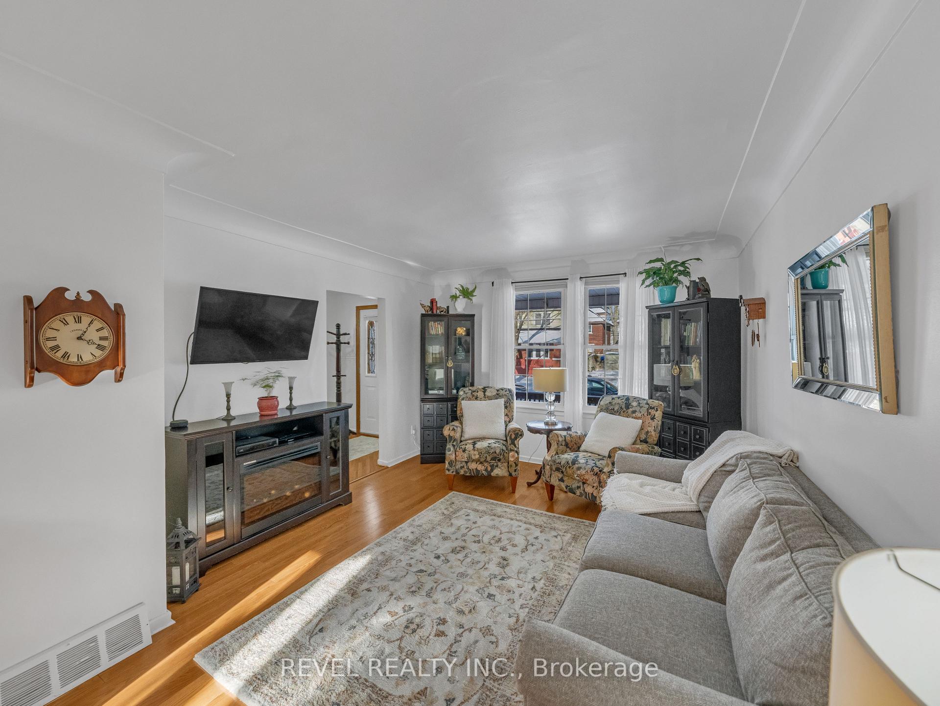 Photo 6 of 1591 York Street, Windsor — HOMEH