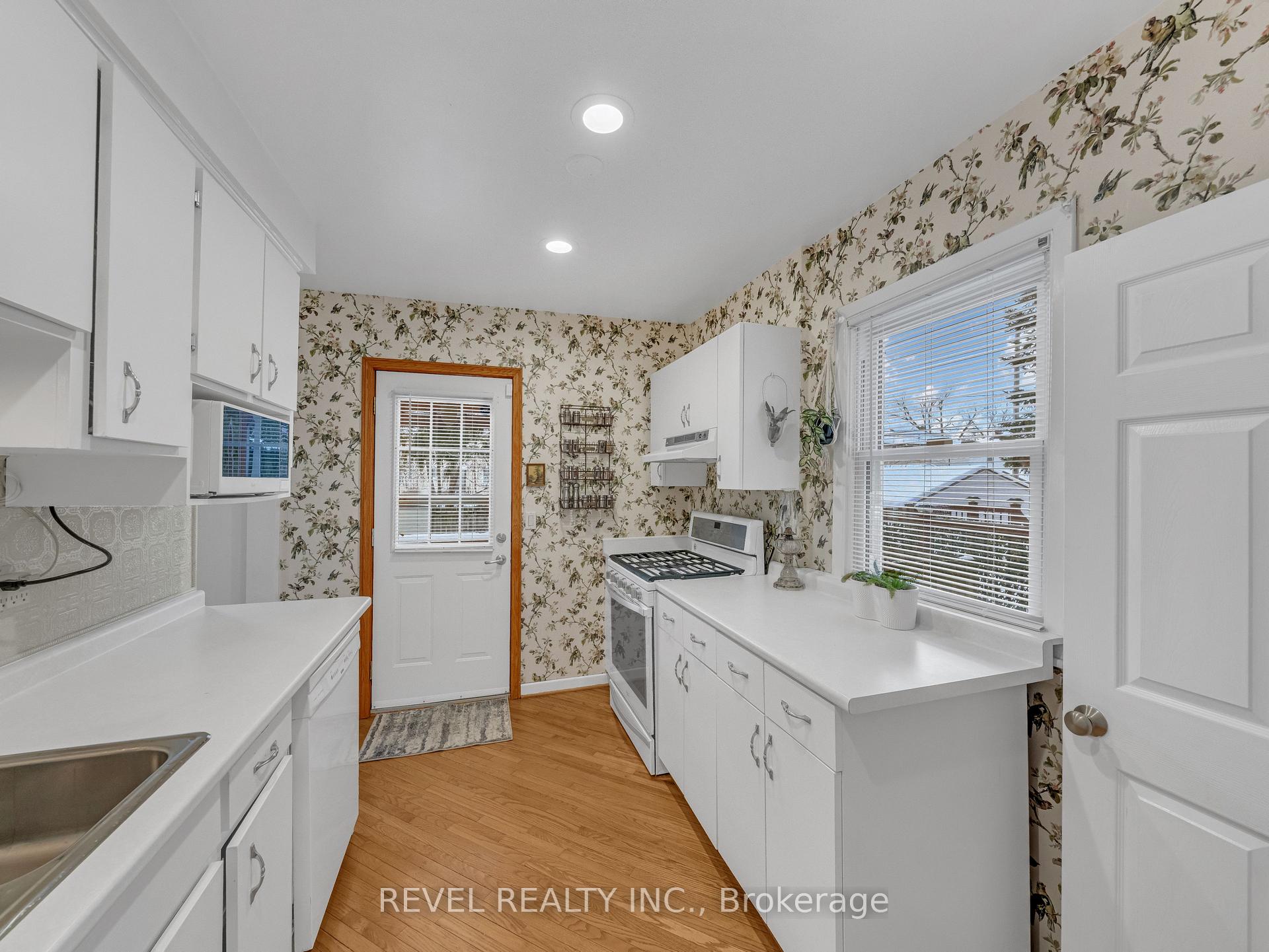 Photo 10 of 1591 York Street, Windsor — HOMEH
