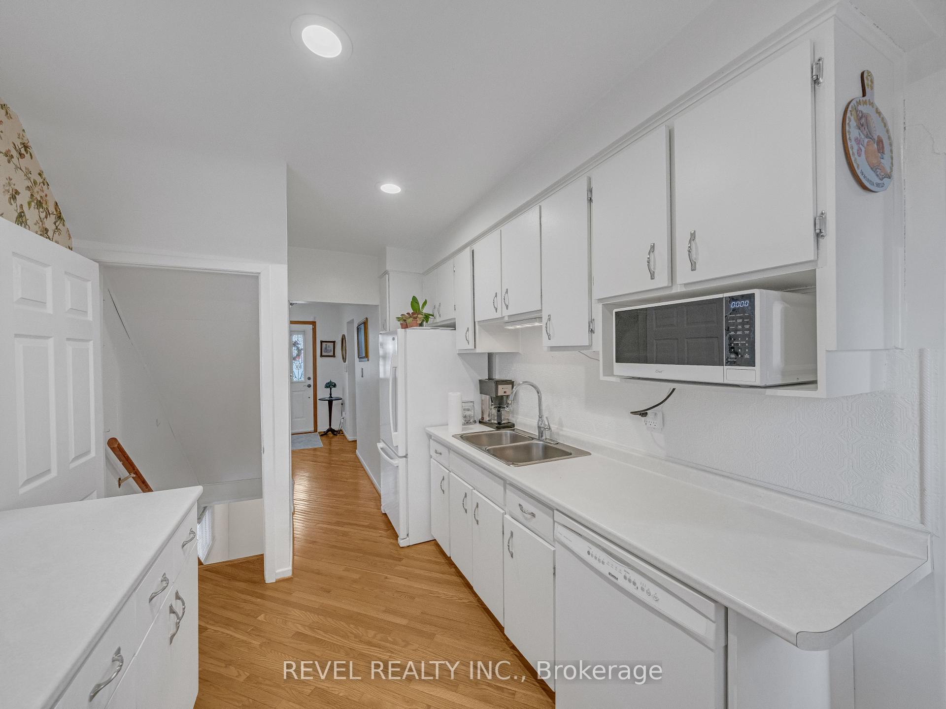 Photo 11 of 1591 York Street, Windsor — HOMEH