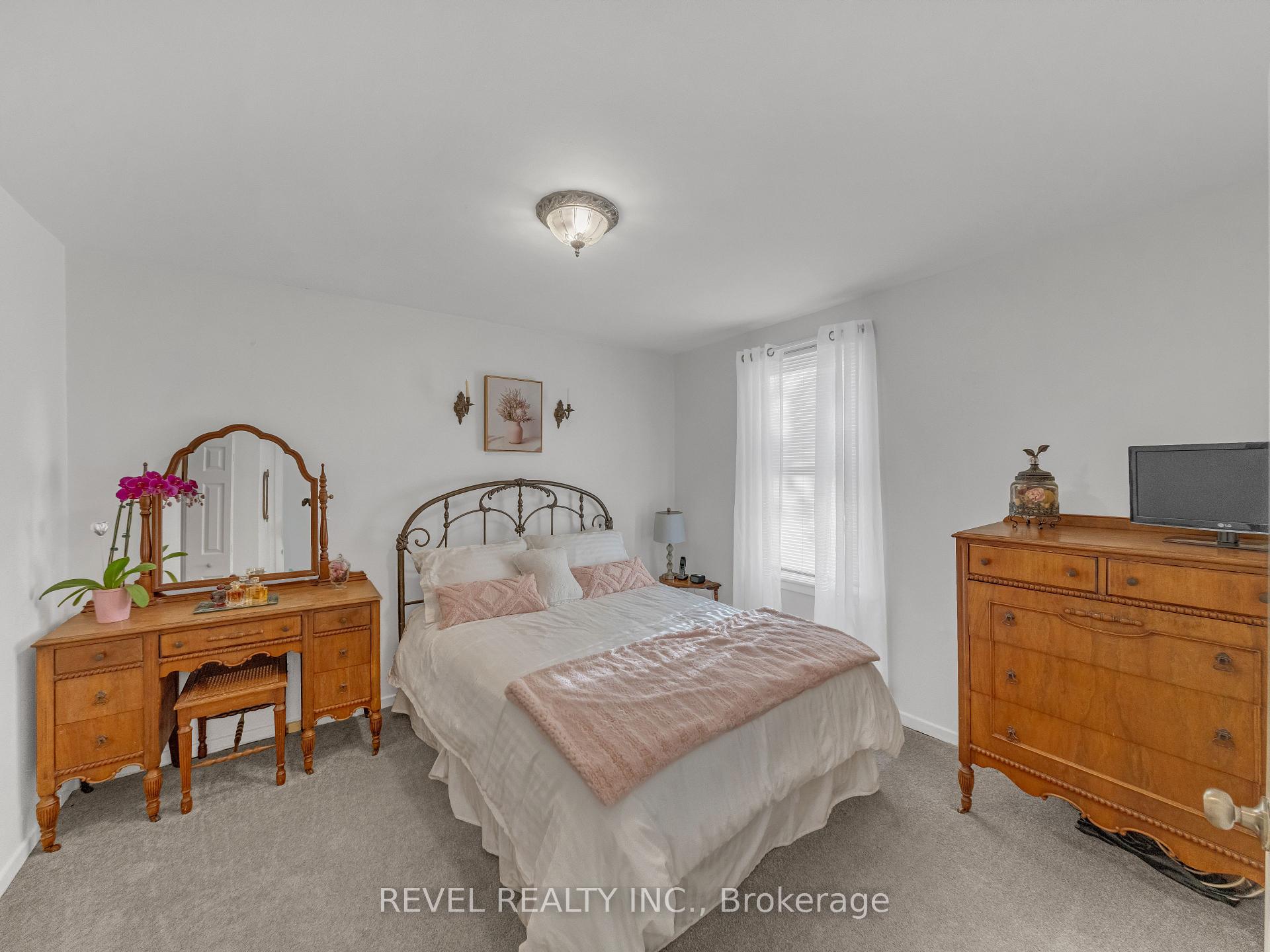 Photo 15 of 1591 York Street, Windsor — HOMEH