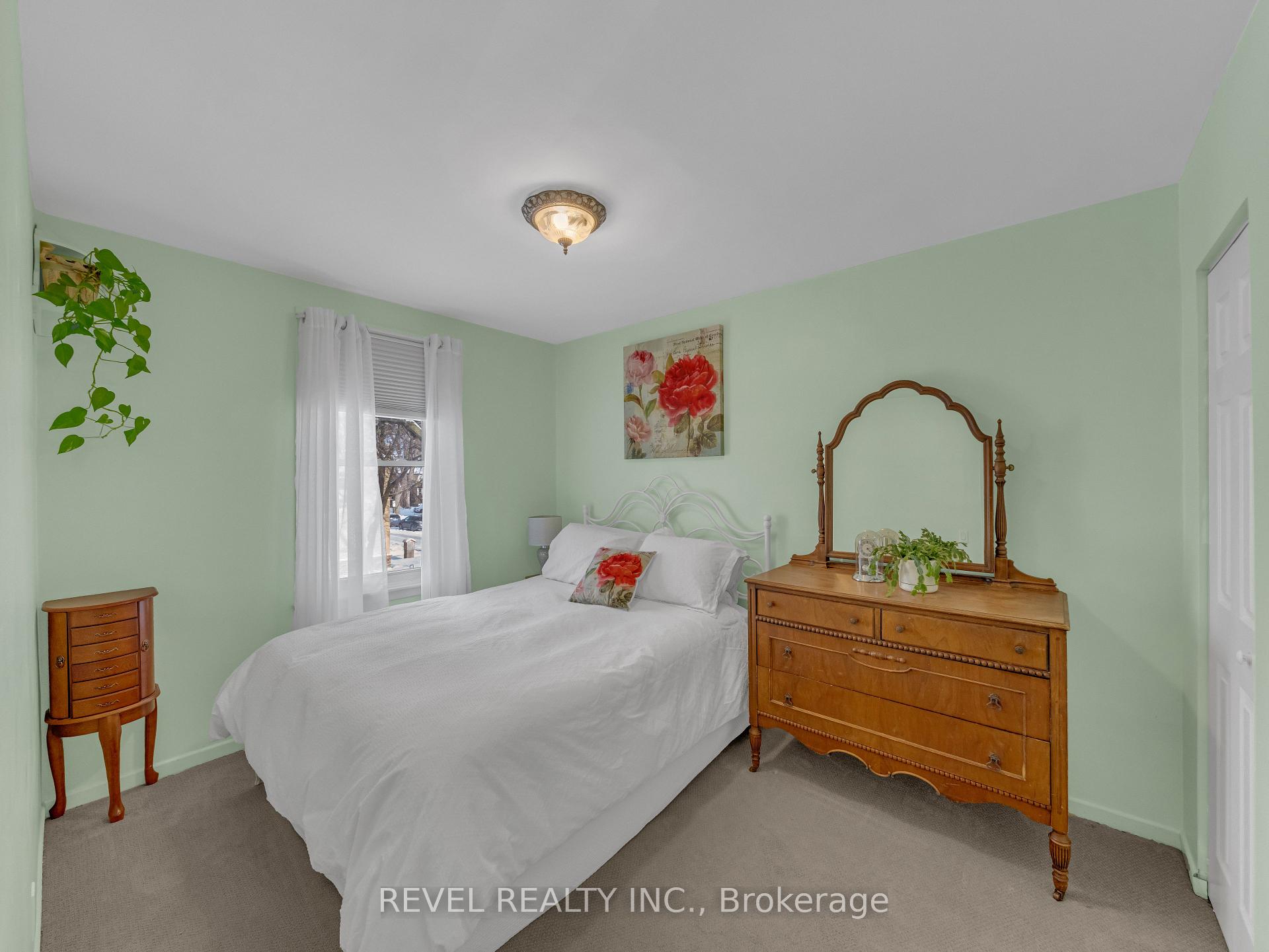 Photo 17 of 1591 York Street, Windsor — HOMEH