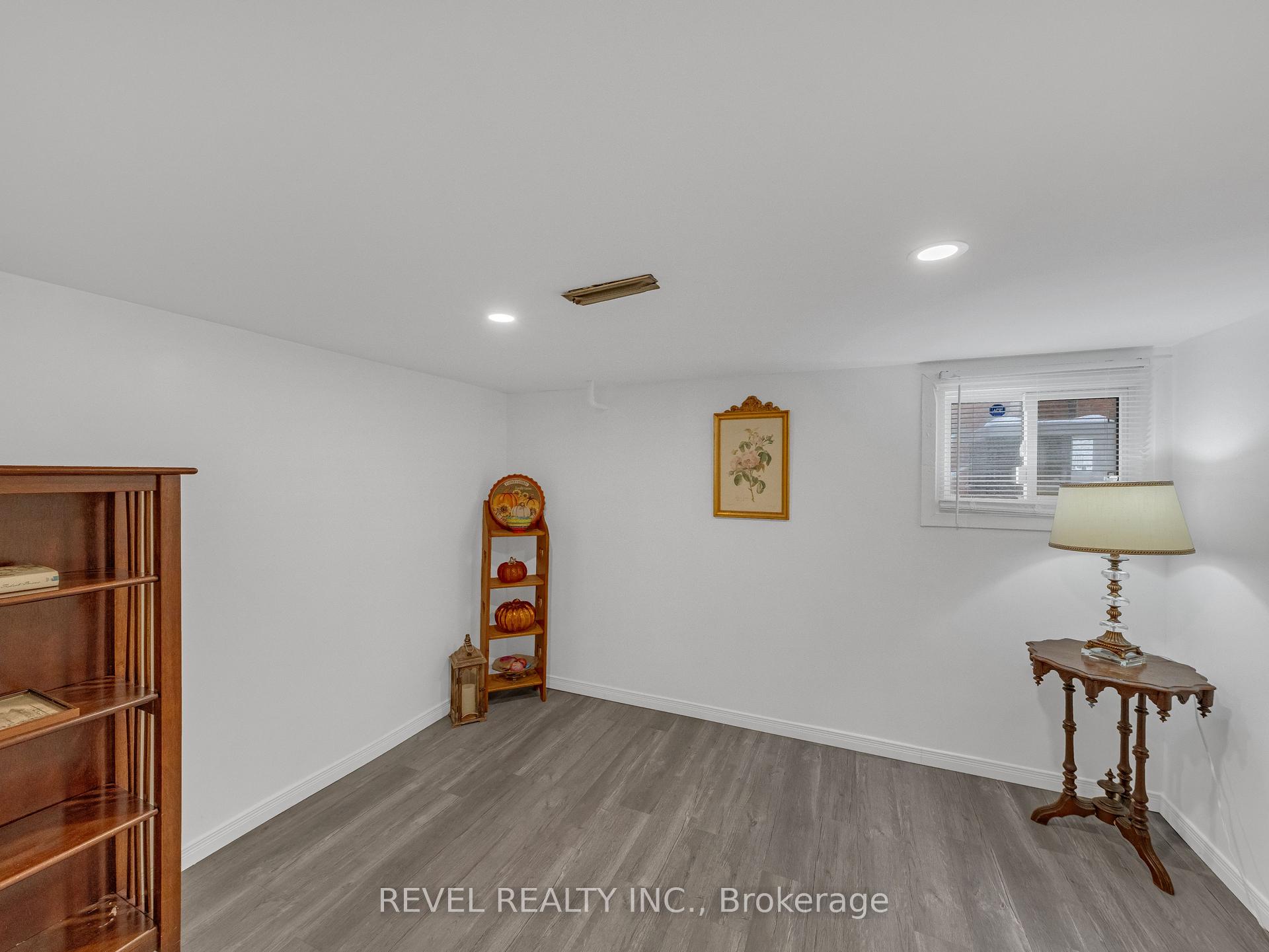 Photo 22 of 1591 York Street, Windsor — HOMEH