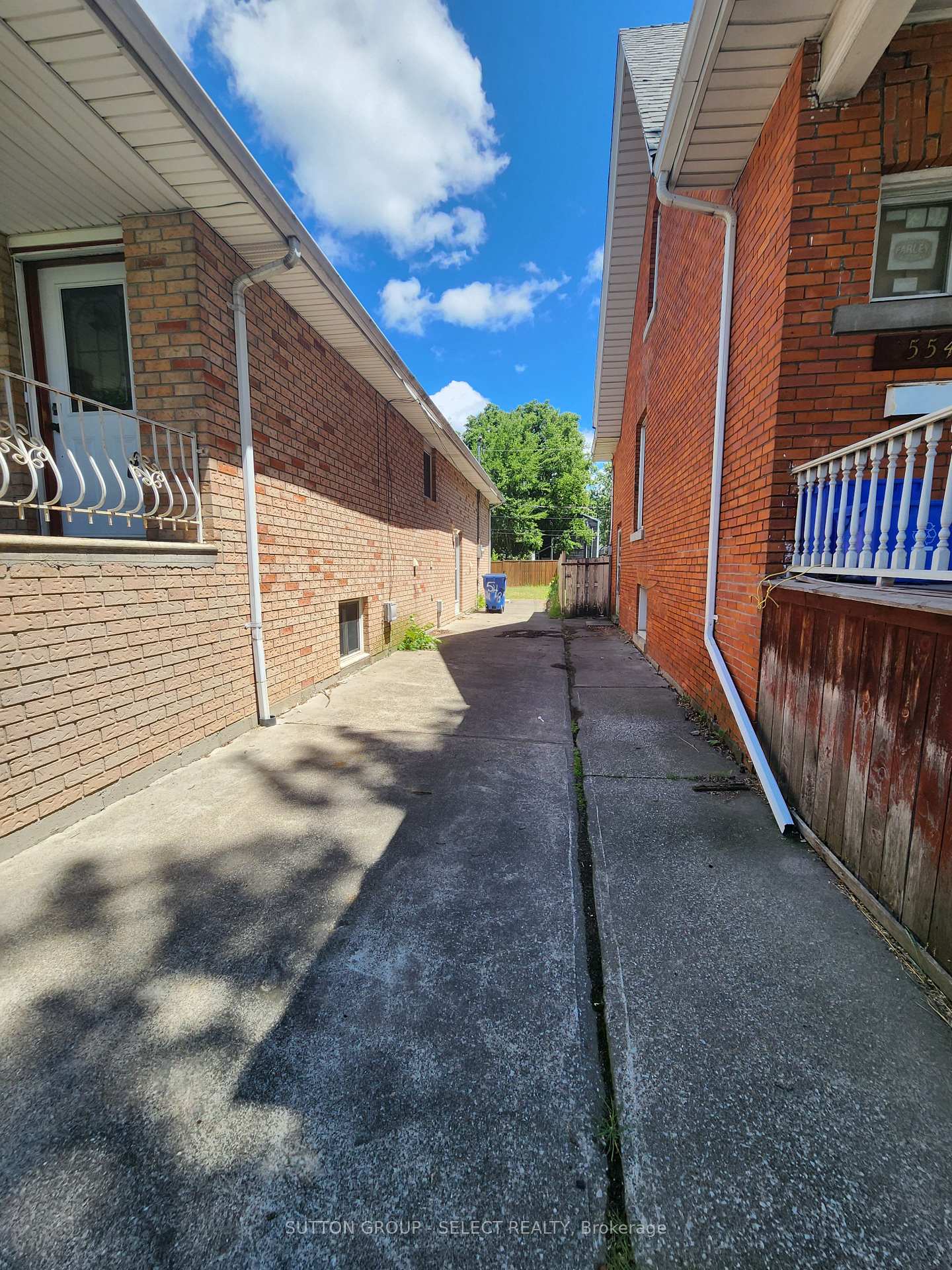 Photo 3 of 548 Caron Avenue, Windsor — HOMEH