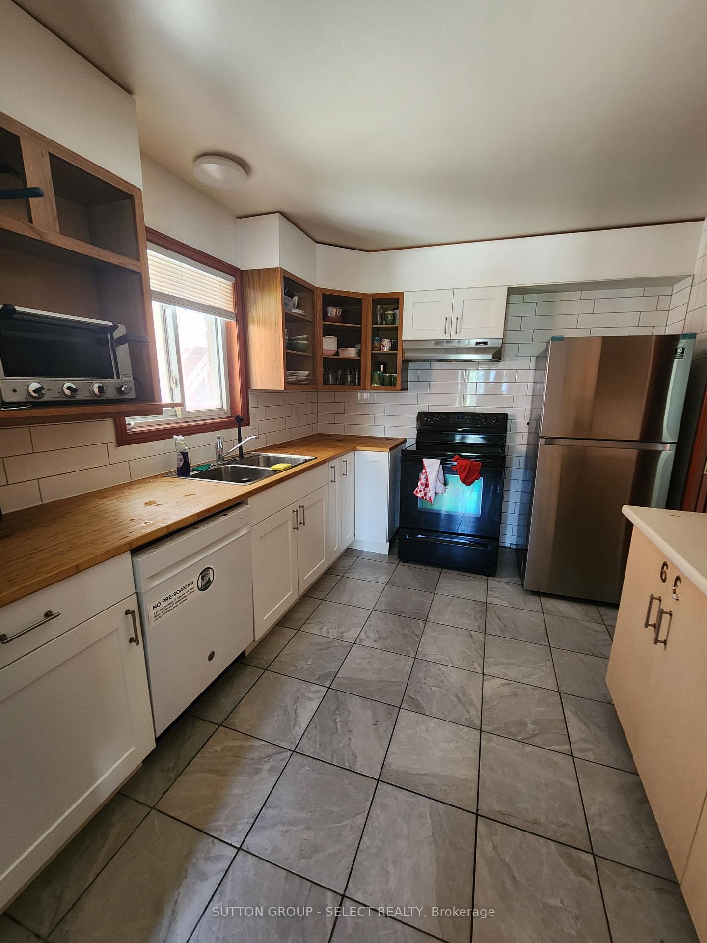 Photo 6 of 548 Caron Avenue, Windsor — HOMEH