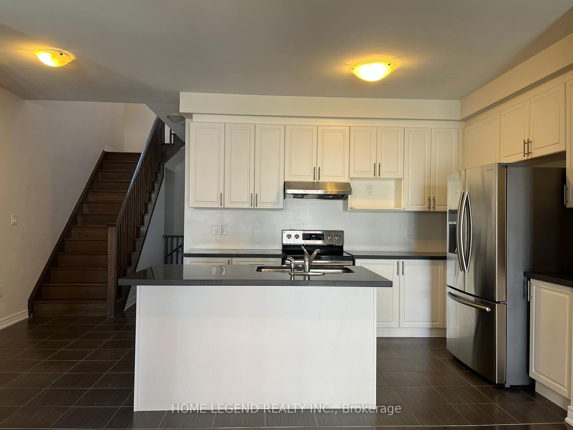 Photo 3 of 212 Roy Harper Avenue, Aurora, Rural Aurora — HOMEH