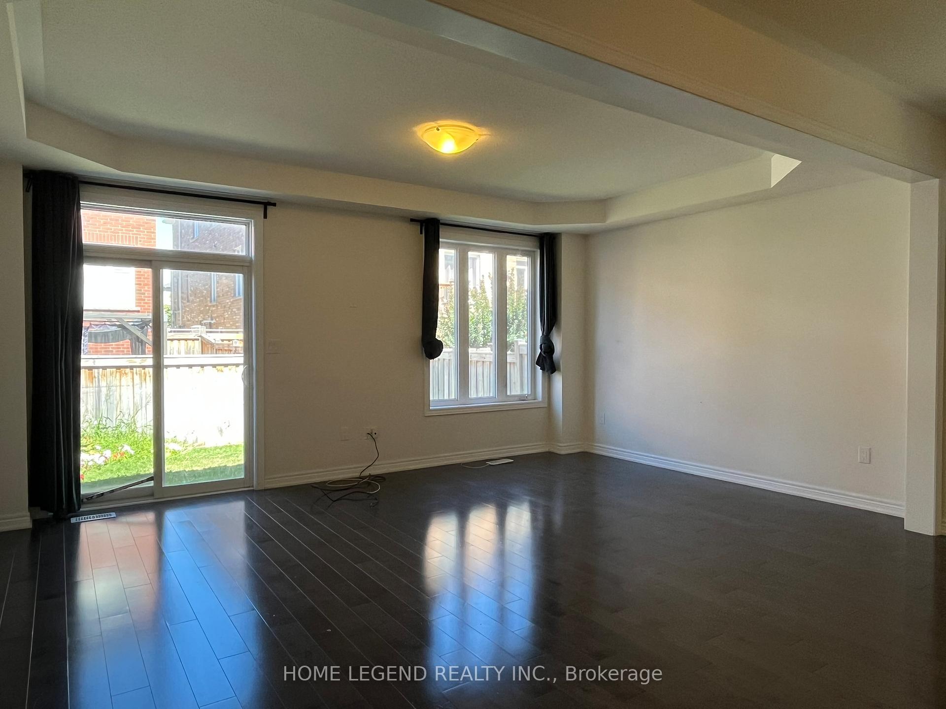 Photo 11 of 212 Roy Harper Avenue, Aurora, Rural Aurora — HOMEH