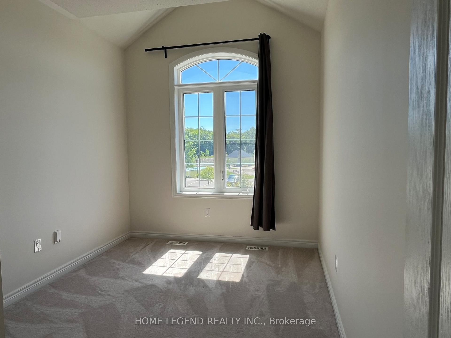 Photo 5 of 212 Roy Harper Avenue, Aurora, Rural Aurora — HOMEH