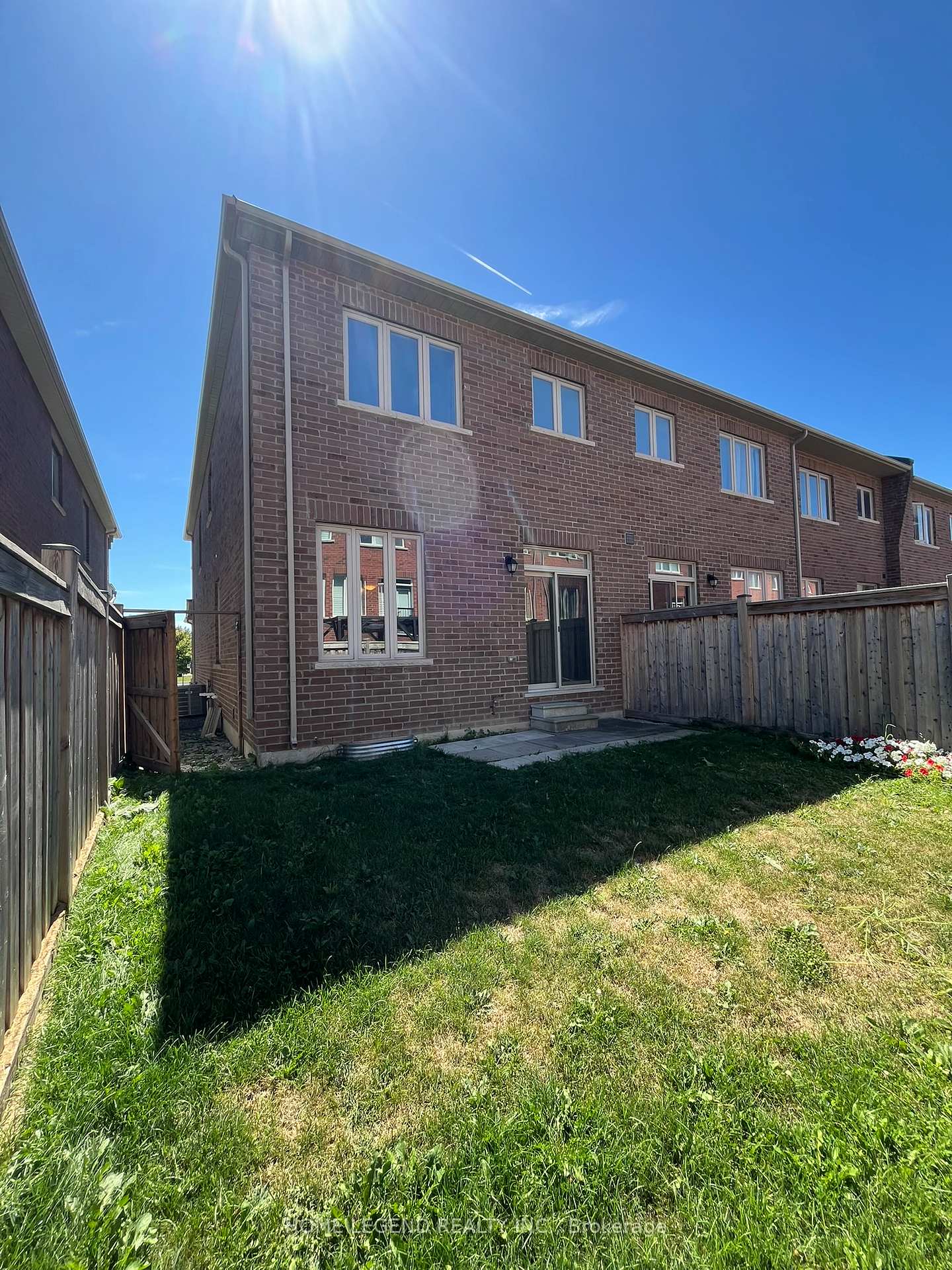 Photo 20 of 212 Roy Harper Avenue, Aurora, Rural Aurora — HOMEH