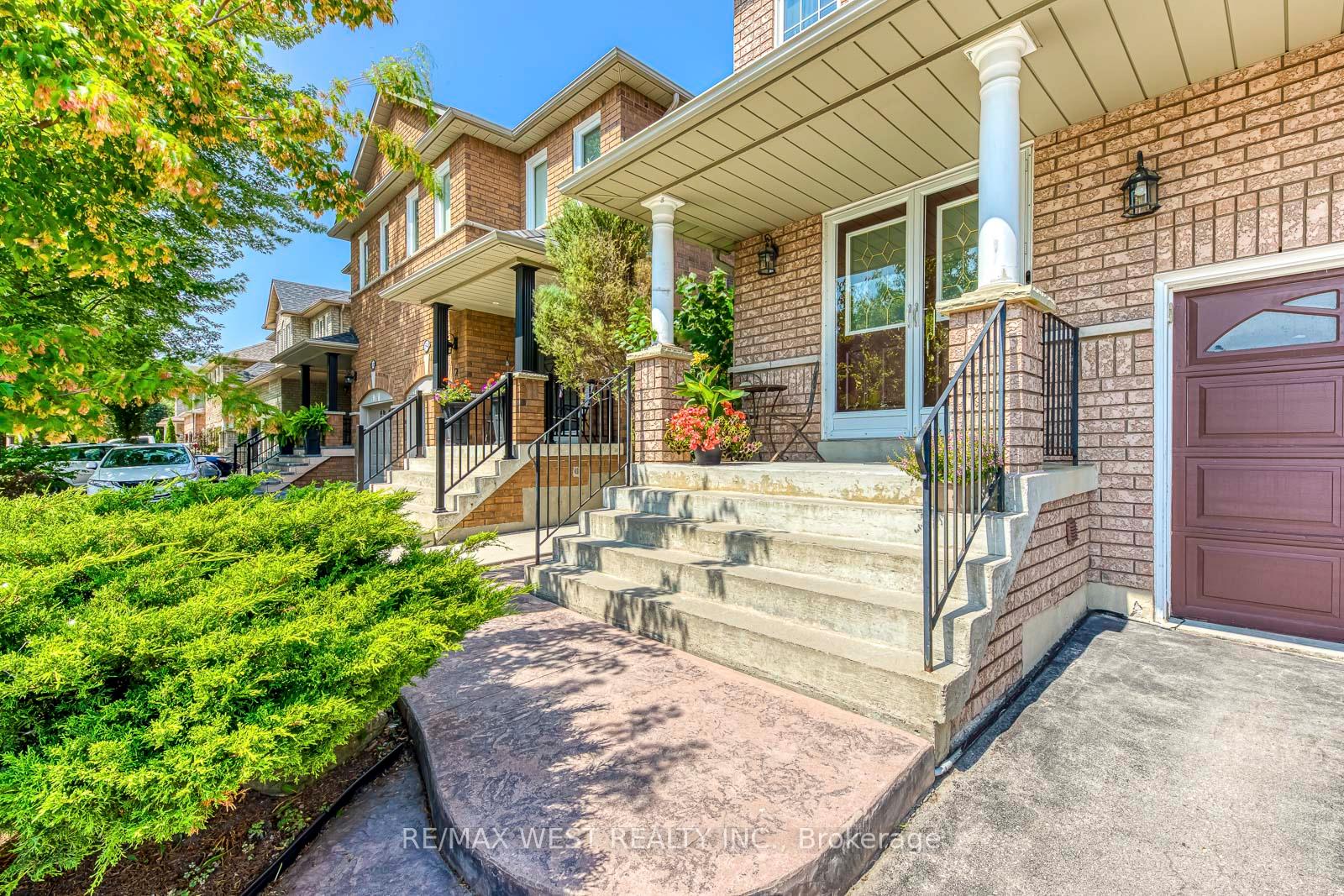 Photo 3 of 56 Laura Sabrina Drive, Vaughan, Sonoma Heights — HOMEH