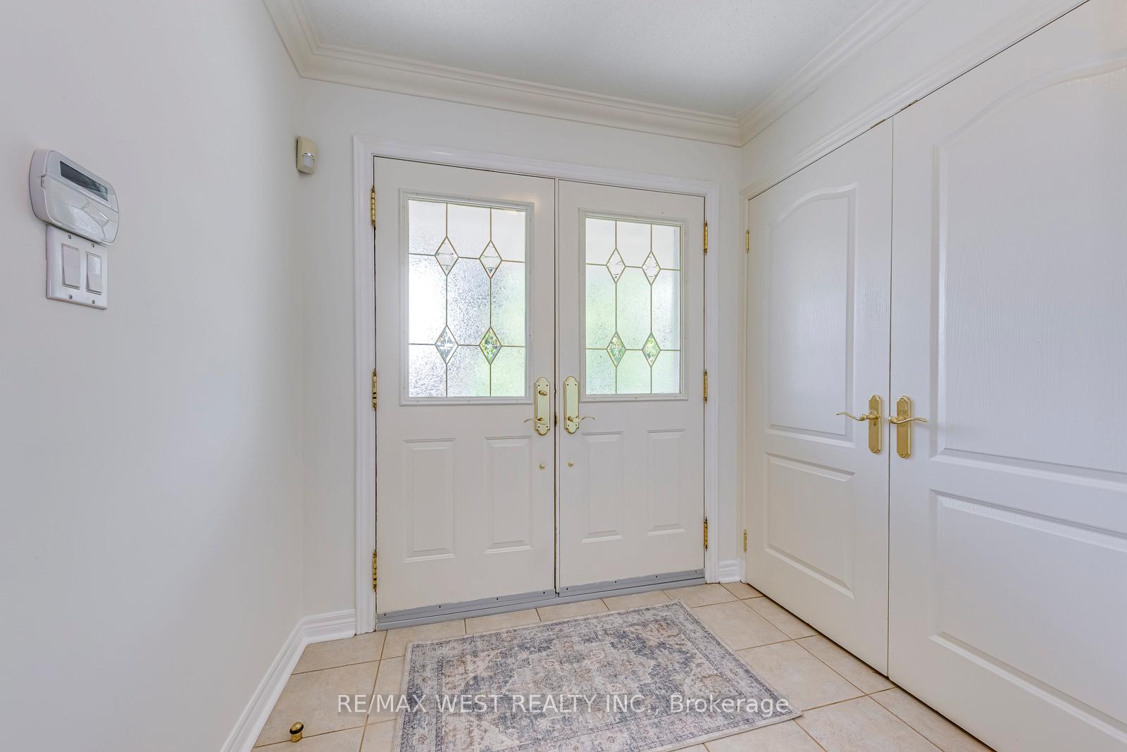 Photo 5 of 56 Laura Sabrina Drive, Vaughan, Sonoma Heights — HOMEH