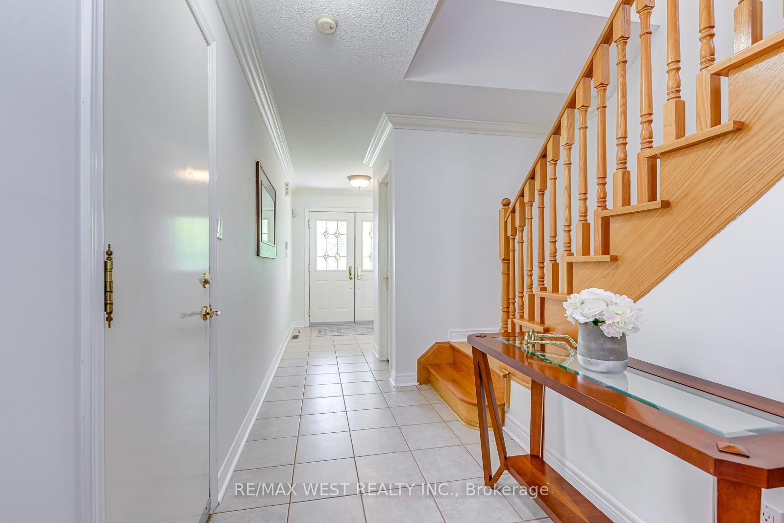 Photo 6 of 56 Laura Sabrina Drive, Vaughan, Sonoma Heights — HOMEH