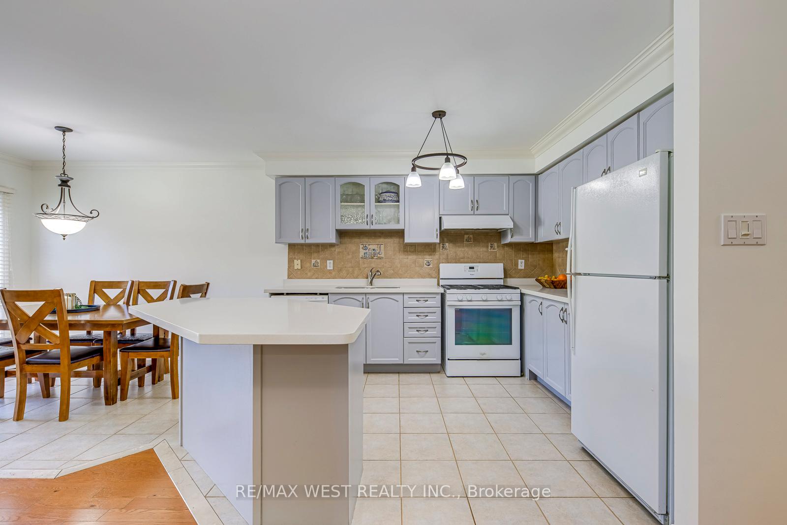Photo 12 of 56 Laura Sabrina Drive, Vaughan, Sonoma Heights — HOMEH