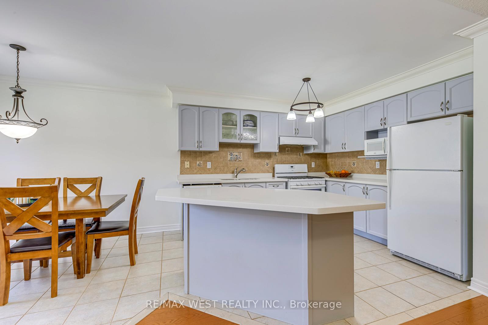 Photo 13 of 56 Laura Sabrina Drive, Vaughan, Sonoma Heights — HOMEH