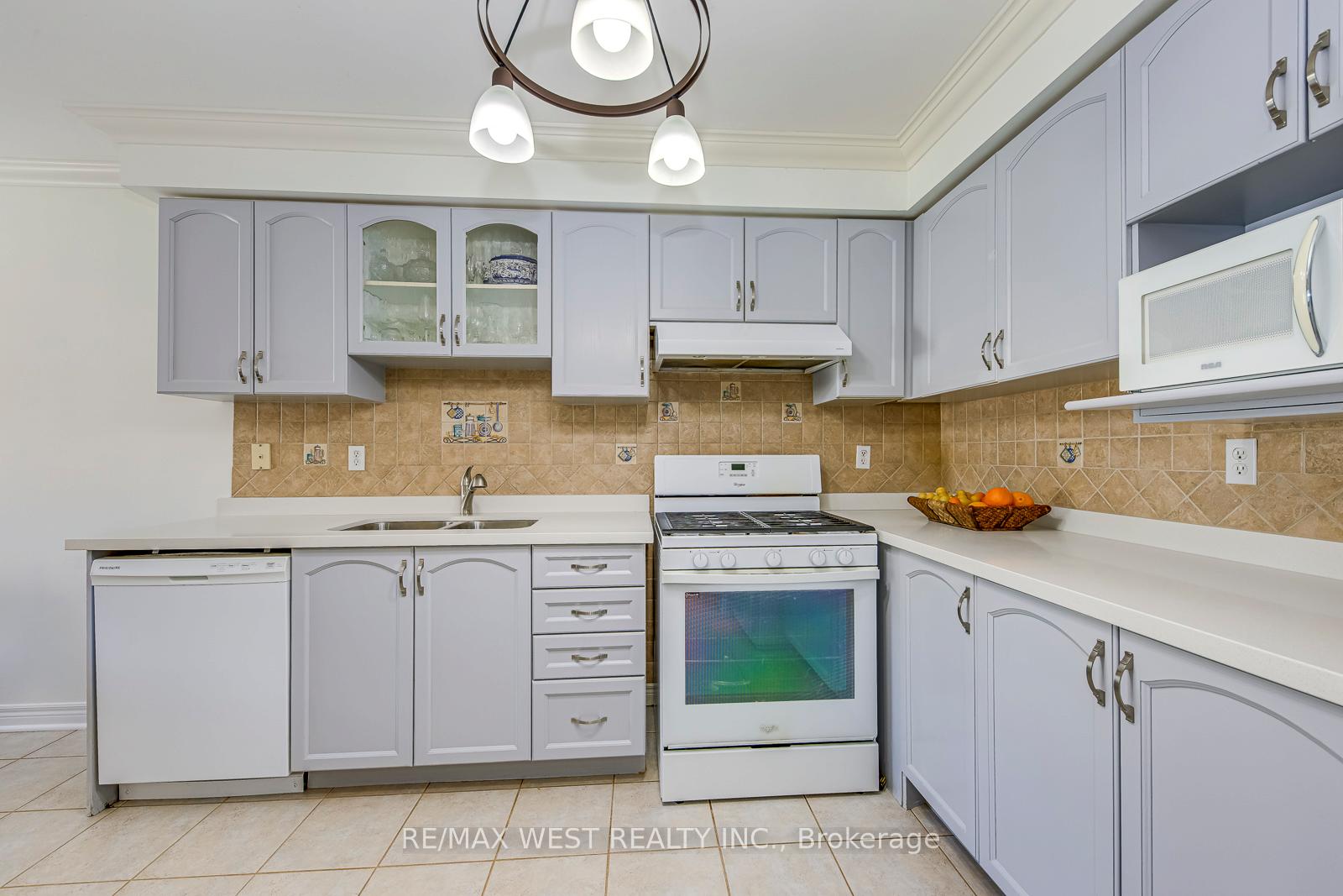 Photo 16 of 56 Laura Sabrina Drive, Vaughan, Sonoma Heights — HOMEH