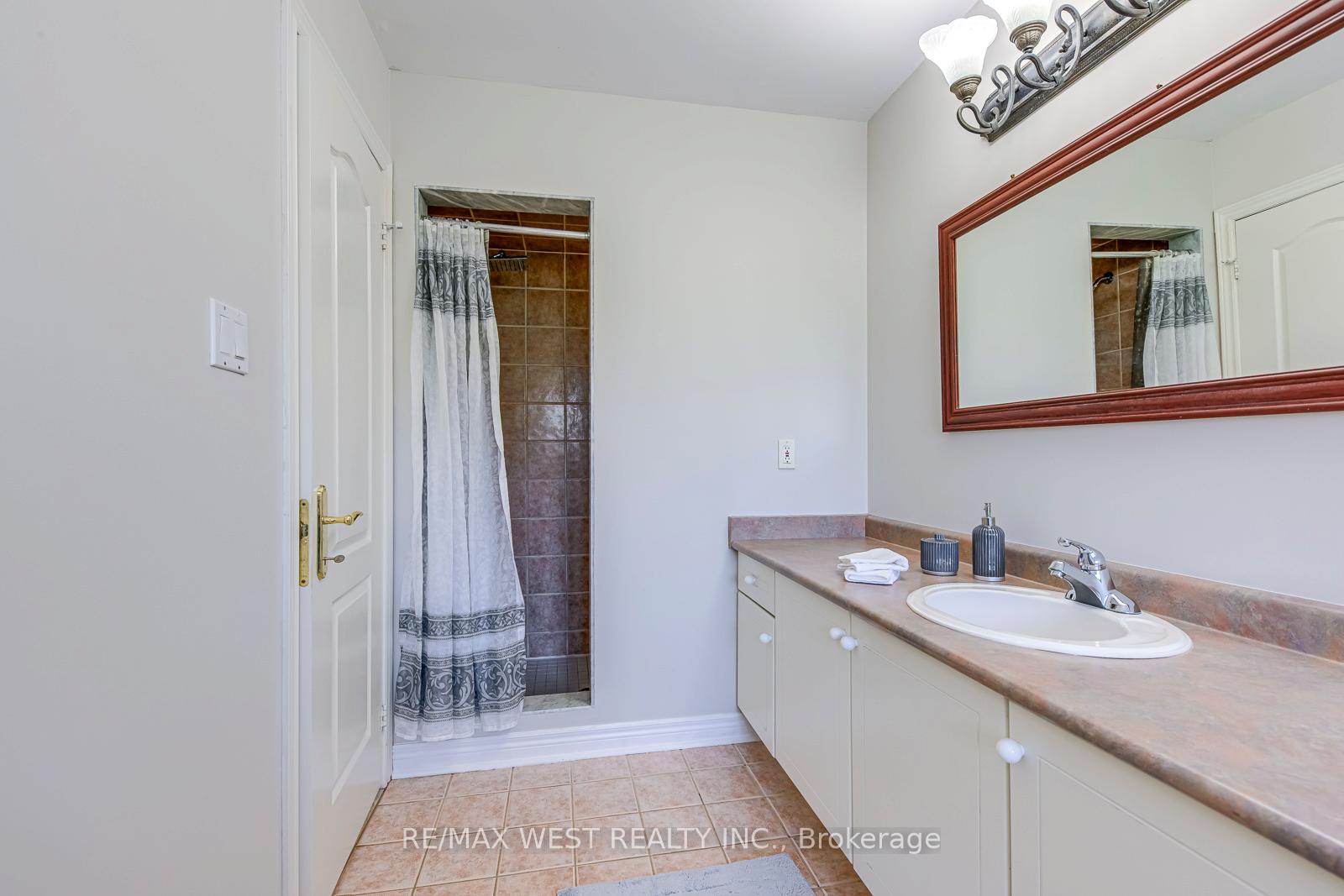 Photo 27 of 56 Laura Sabrina Drive, Vaughan, Sonoma Heights — HOMEH