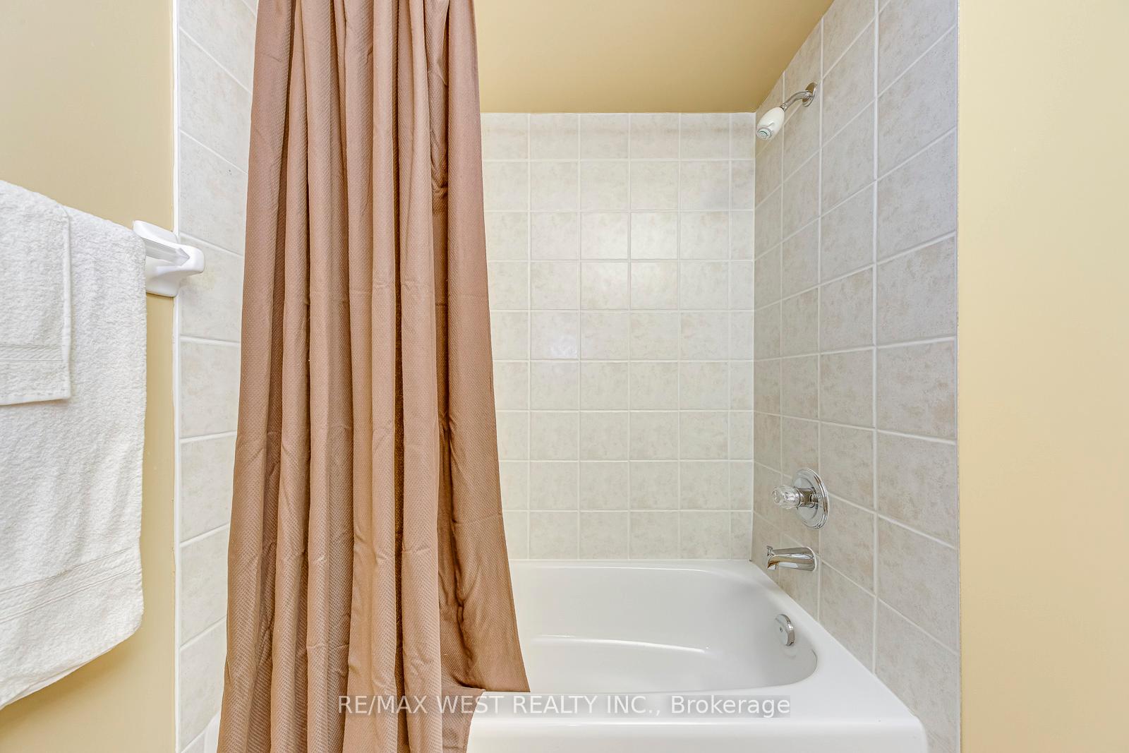 Photo 35 of 56 Laura Sabrina Drive, Vaughan, Sonoma Heights — HOMEH