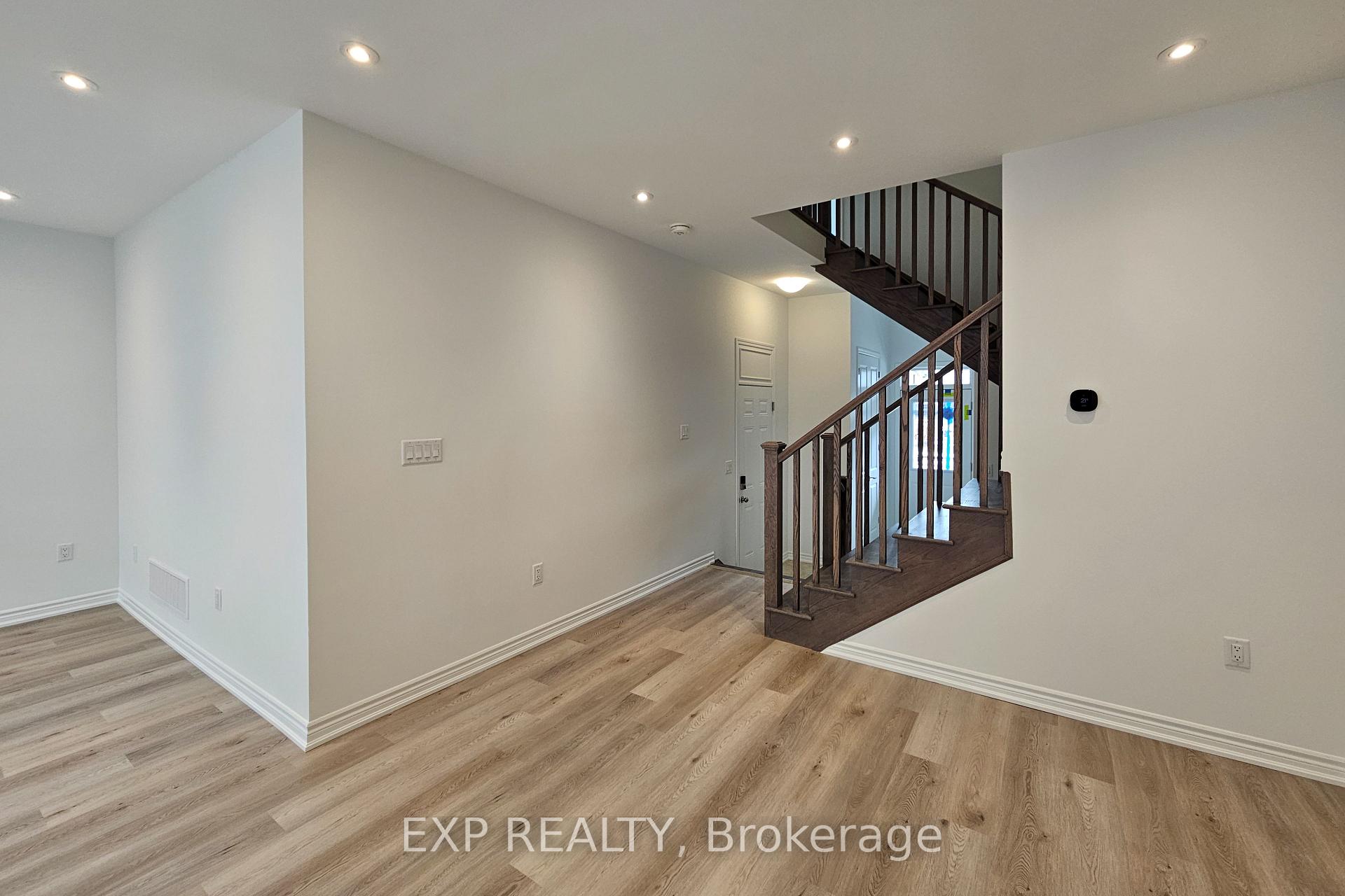 Photo 10 of 8 Vinewood Crescent, Barrie, Rural Barrie Southeast — HOMEH