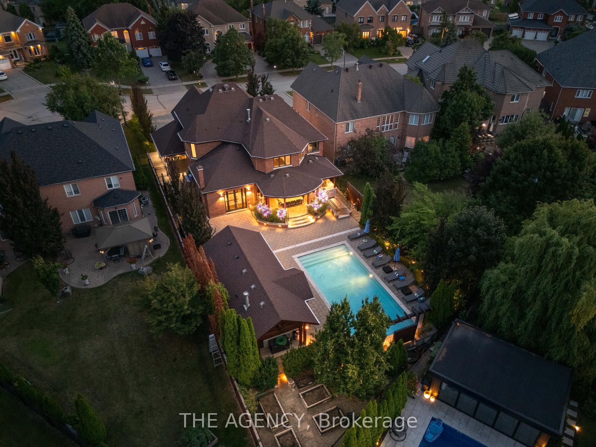 Photo 4 of 49 Bayside Court, Vaughan, East Woodbridge — HOMEH
