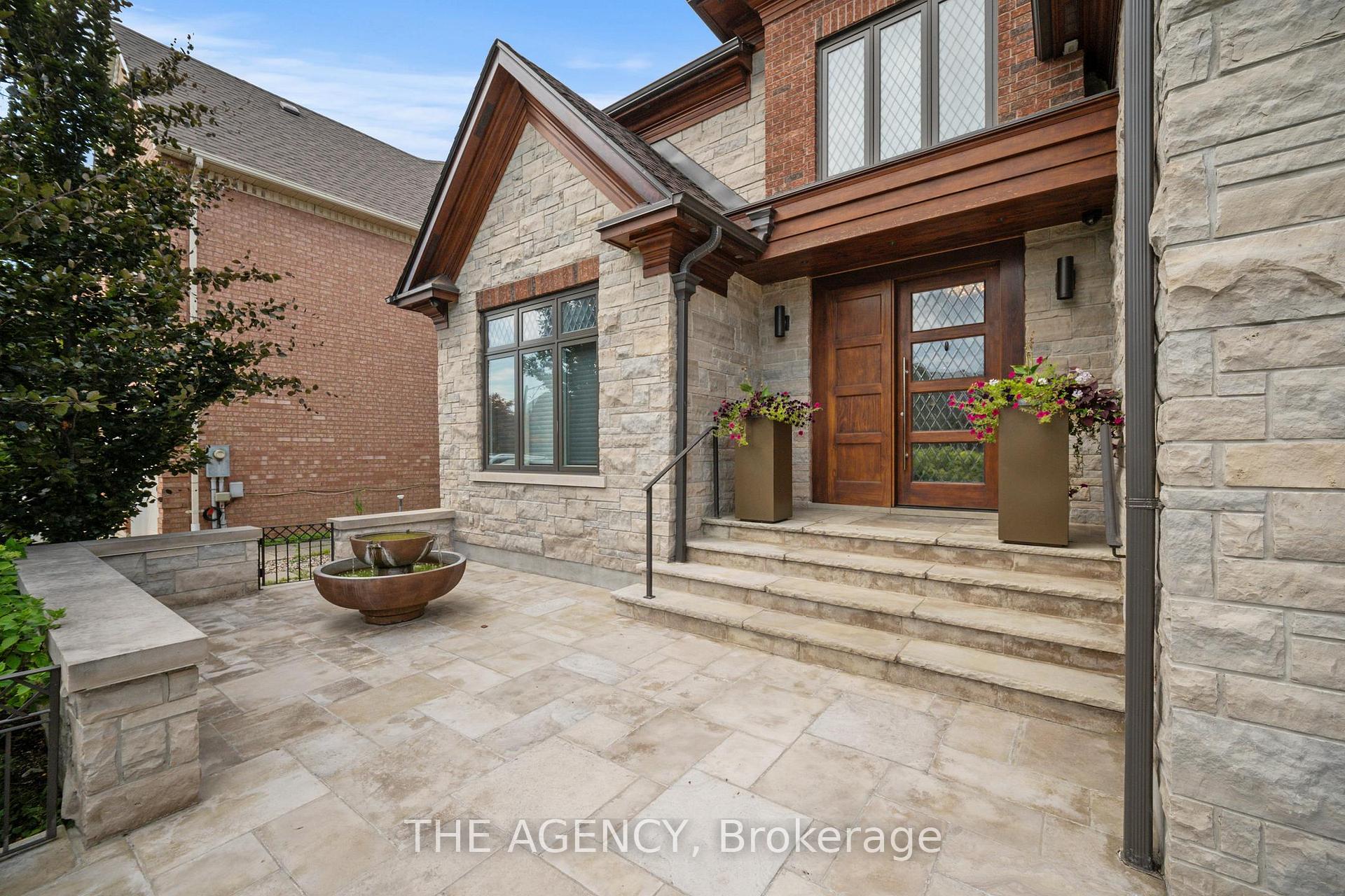 Photo 7 of 49 Bayside Court, Vaughan, East Woodbridge — HOMEH