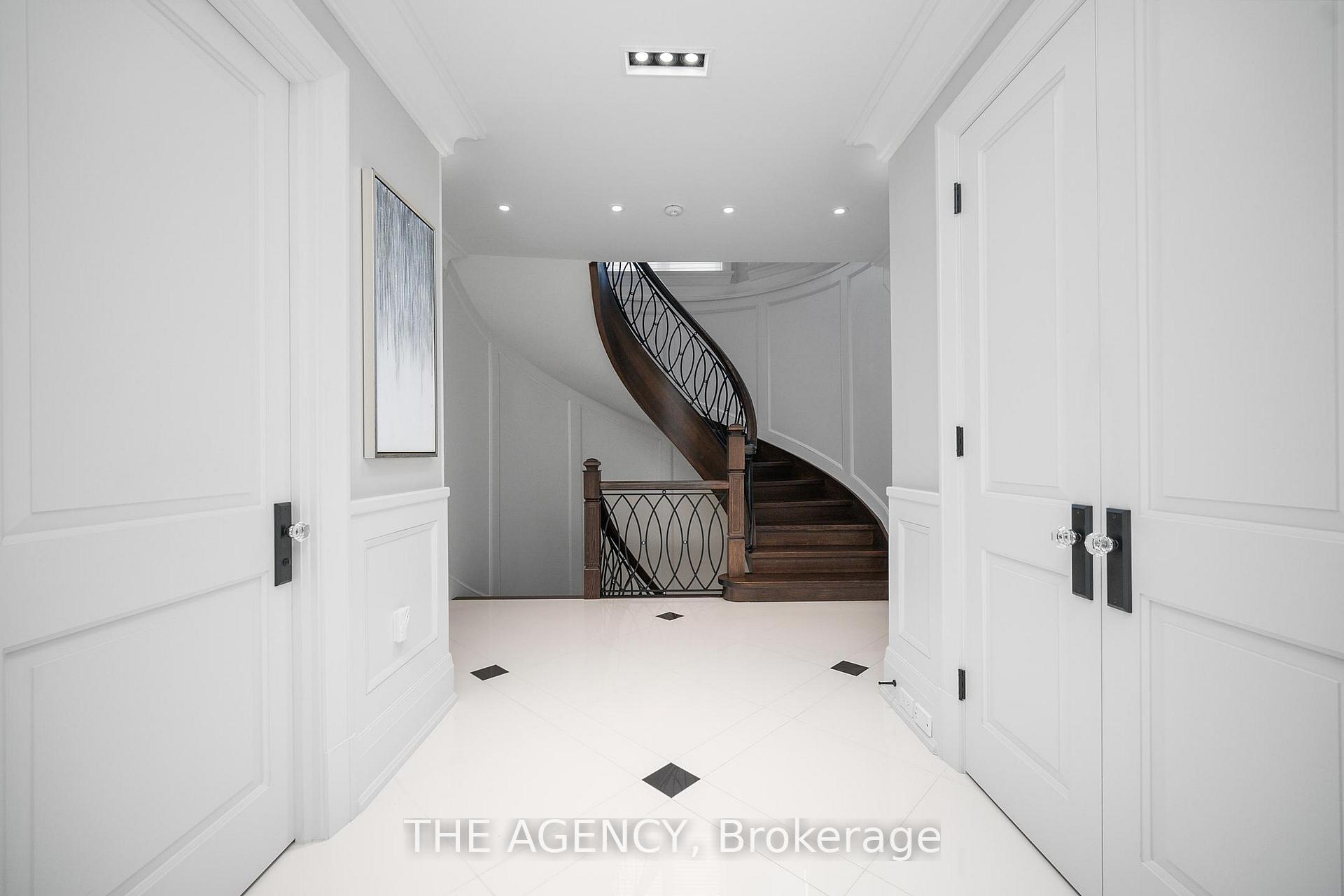 Photo 12 of 49 Bayside Court, Vaughan, East Woodbridge — HOMEH