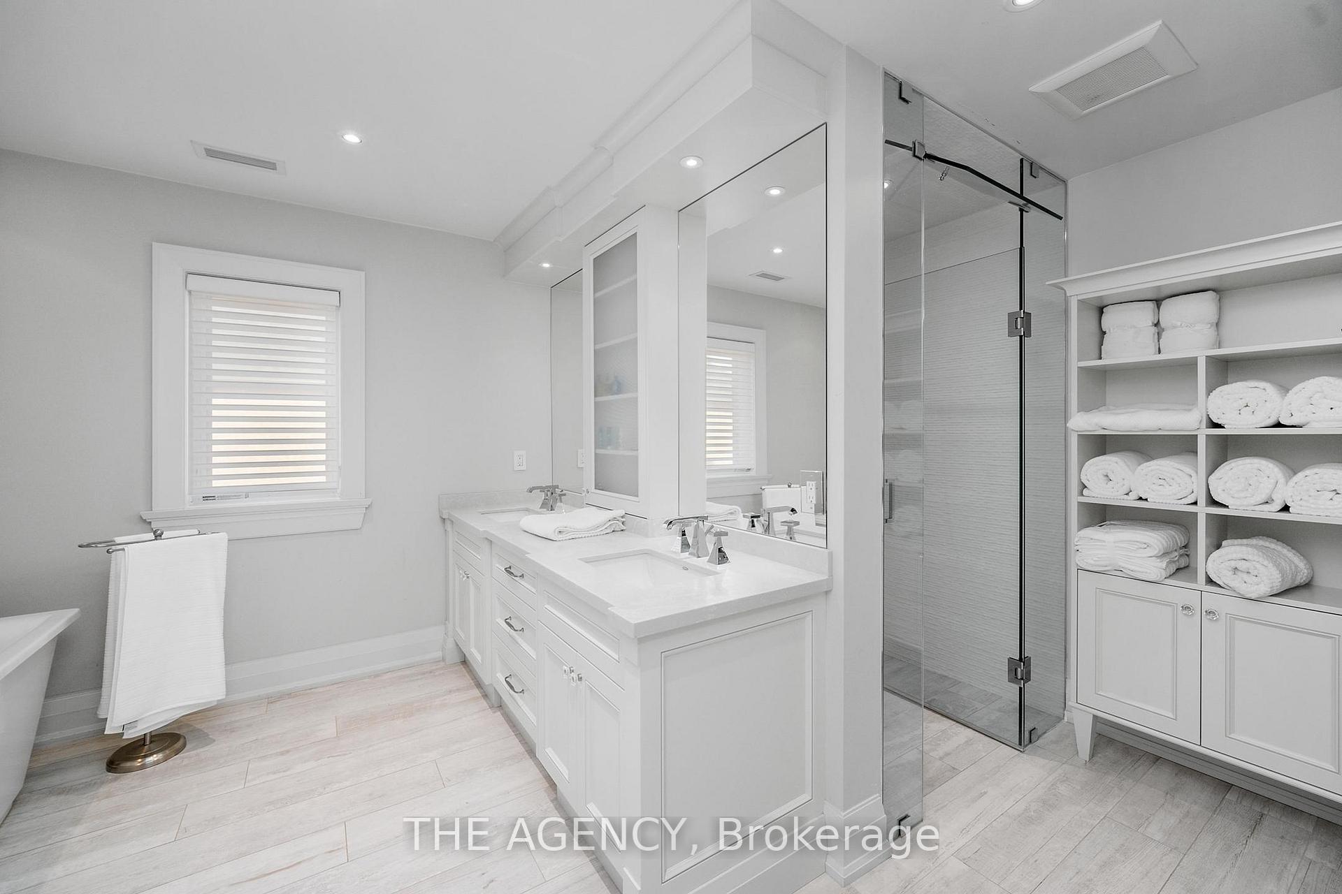 Photo 24 of 49 Bayside Court, Vaughan, East Woodbridge — HOMEH