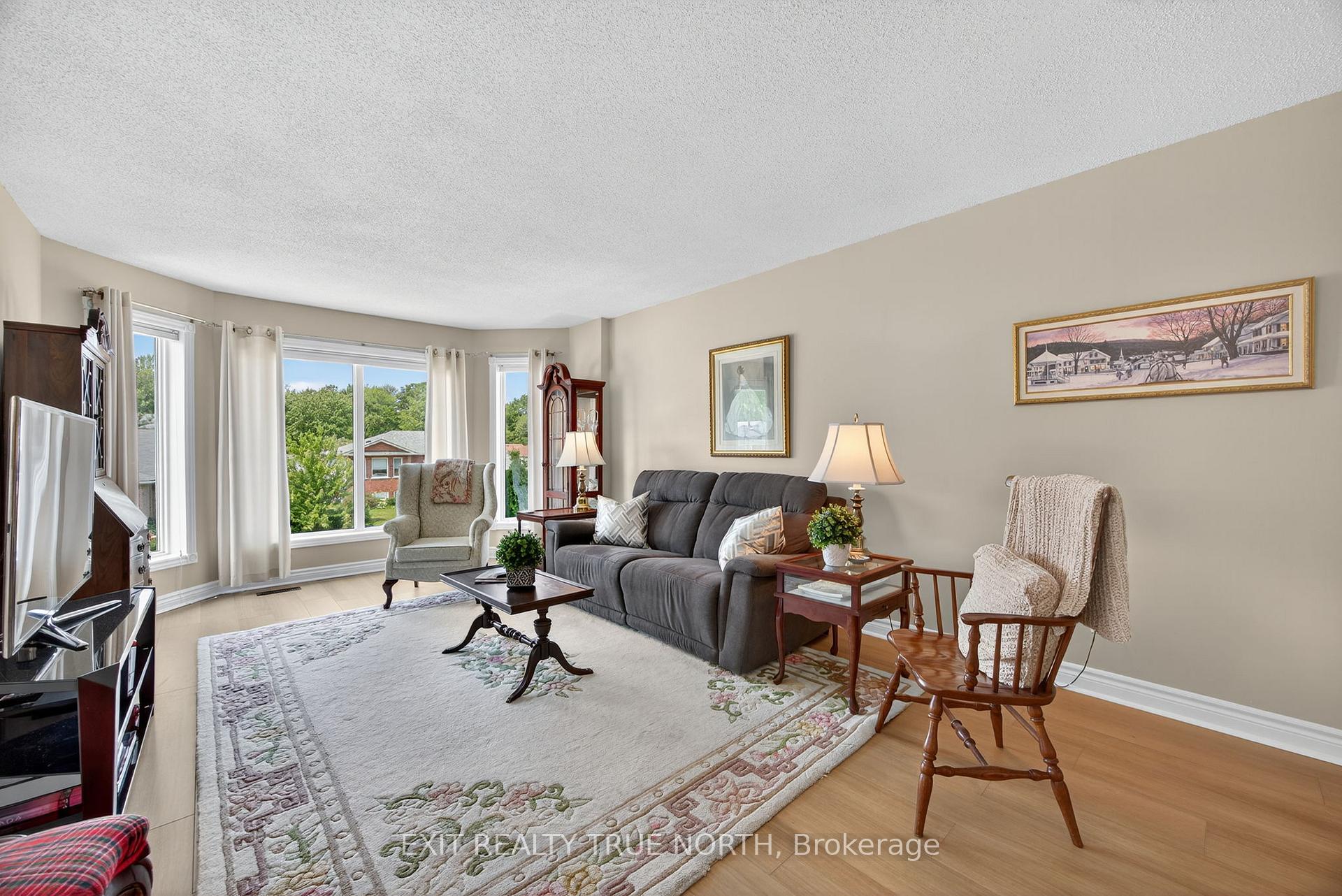 Photo 4 of 59 Riverdale Drive, Wasaga Beach — HOMEH
