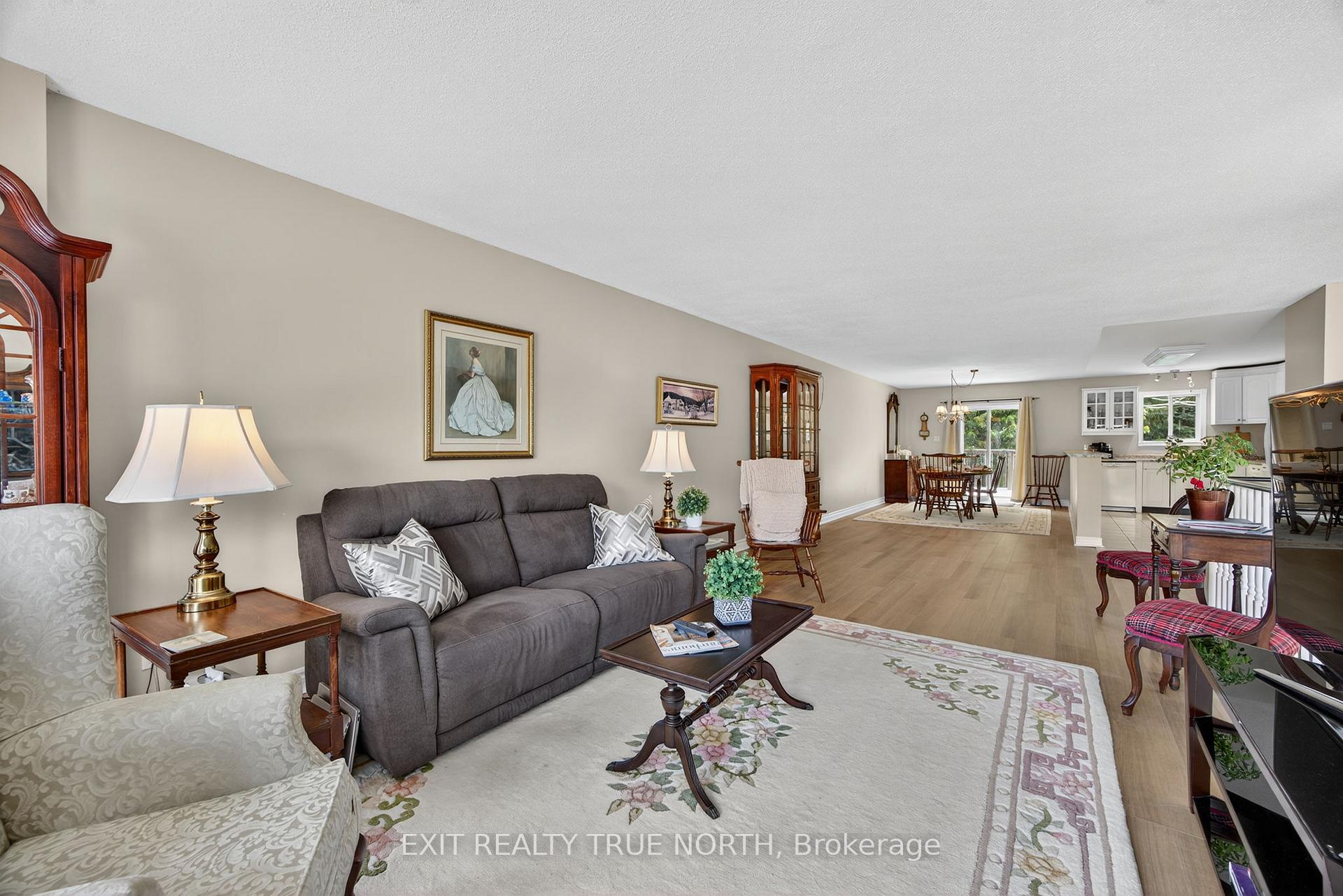 Photo 5 of 59 Riverdale Drive, Wasaga Beach — HOMEH