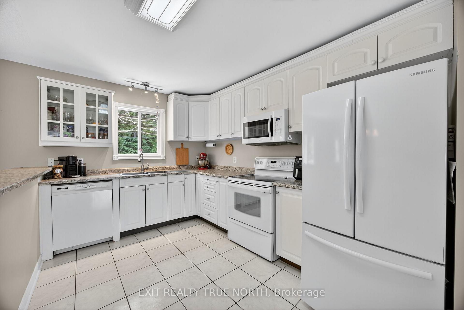 Photo 8 of 59 Riverdale Drive, Wasaga Beach — HOMEH