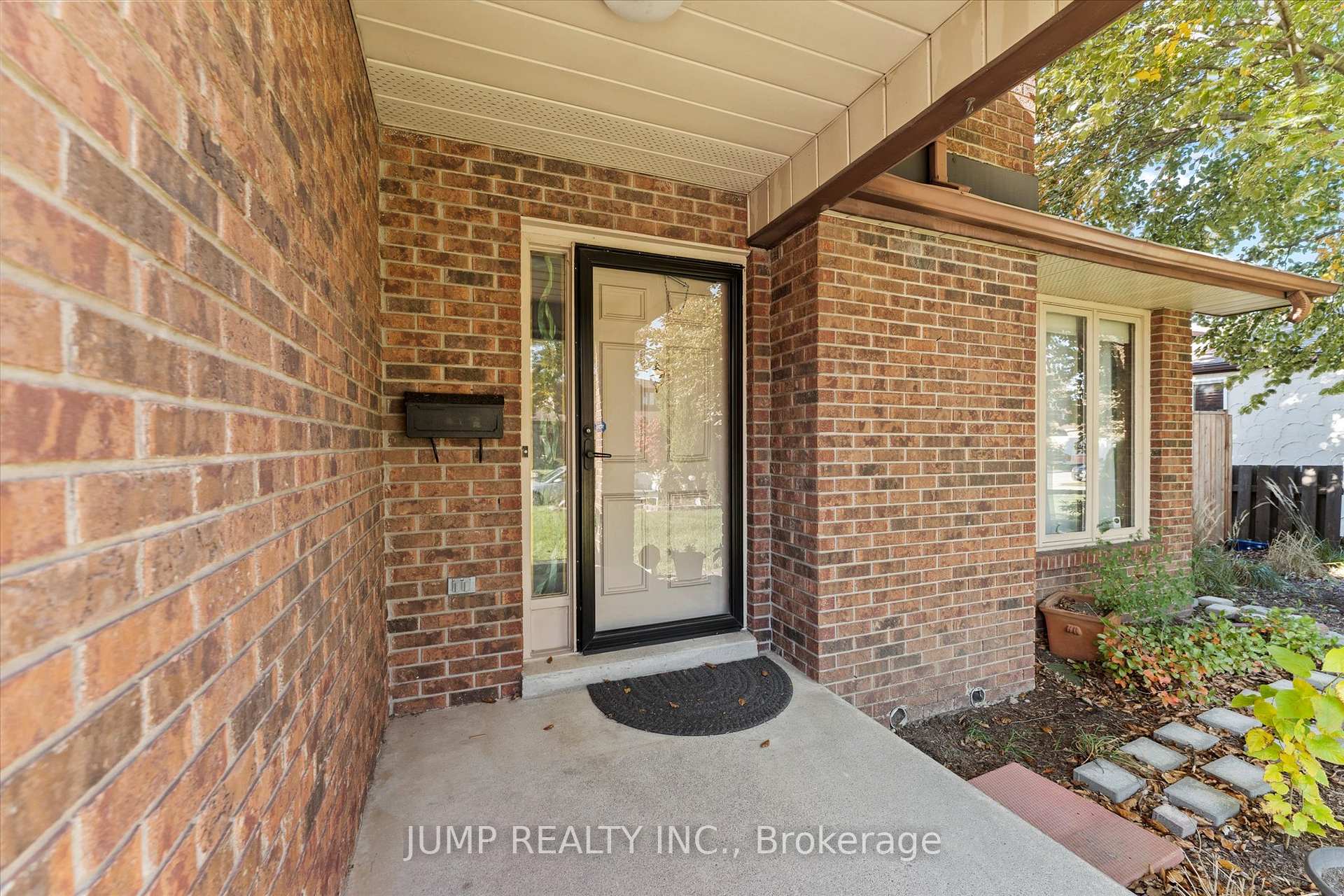Photo 6 of 1643 Askin Avenue, Windsor — HOMEH