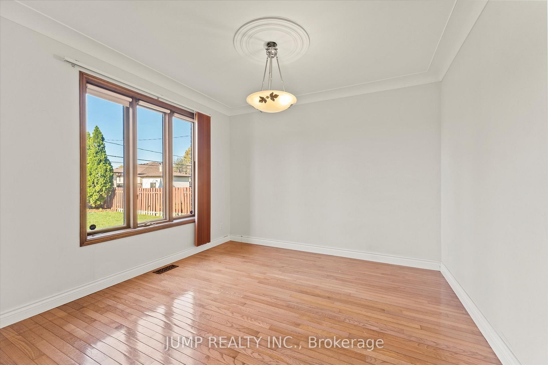 Photo 10 of 1643 Askin Avenue, Windsor — HOMEH