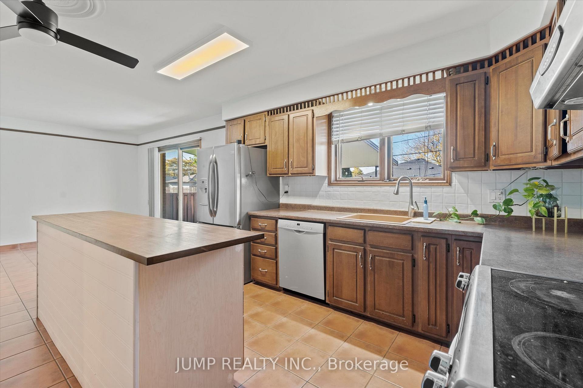 Photo 11 of 1643 Askin Avenue, Windsor — HOMEH