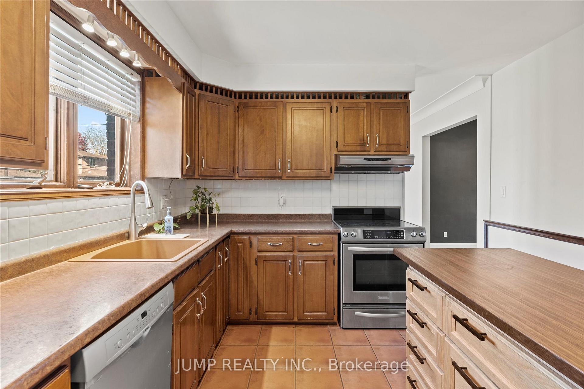 Photo 13 of 1643 Askin Avenue, Windsor — HOMEH
