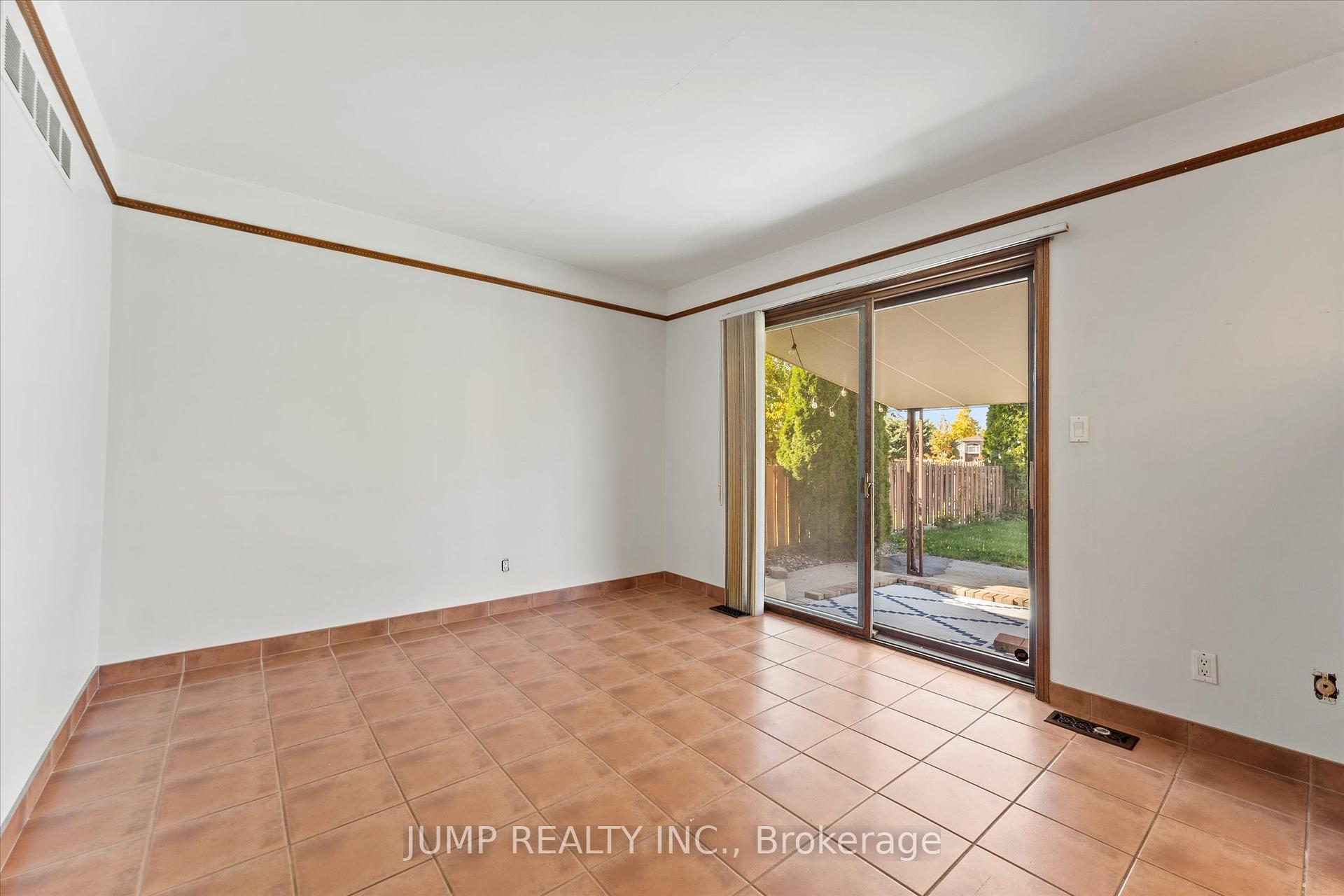 Photo 16 of 1643 Askin Avenue, Windsor — HOMEH