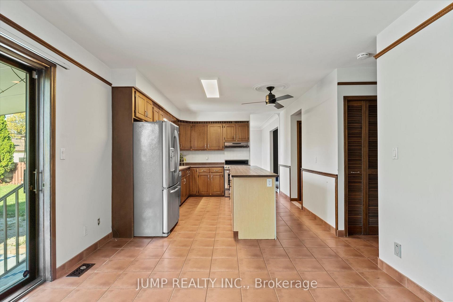 Photo 17 of 1643 Askin Avenue, Windsor — HOMEH