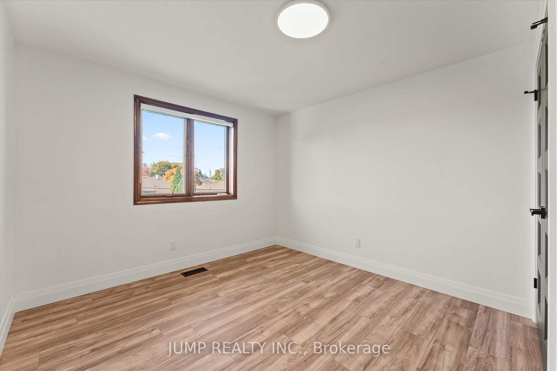 Photo 20 of 1643 Askin Avenue, Windsor — HOMEH