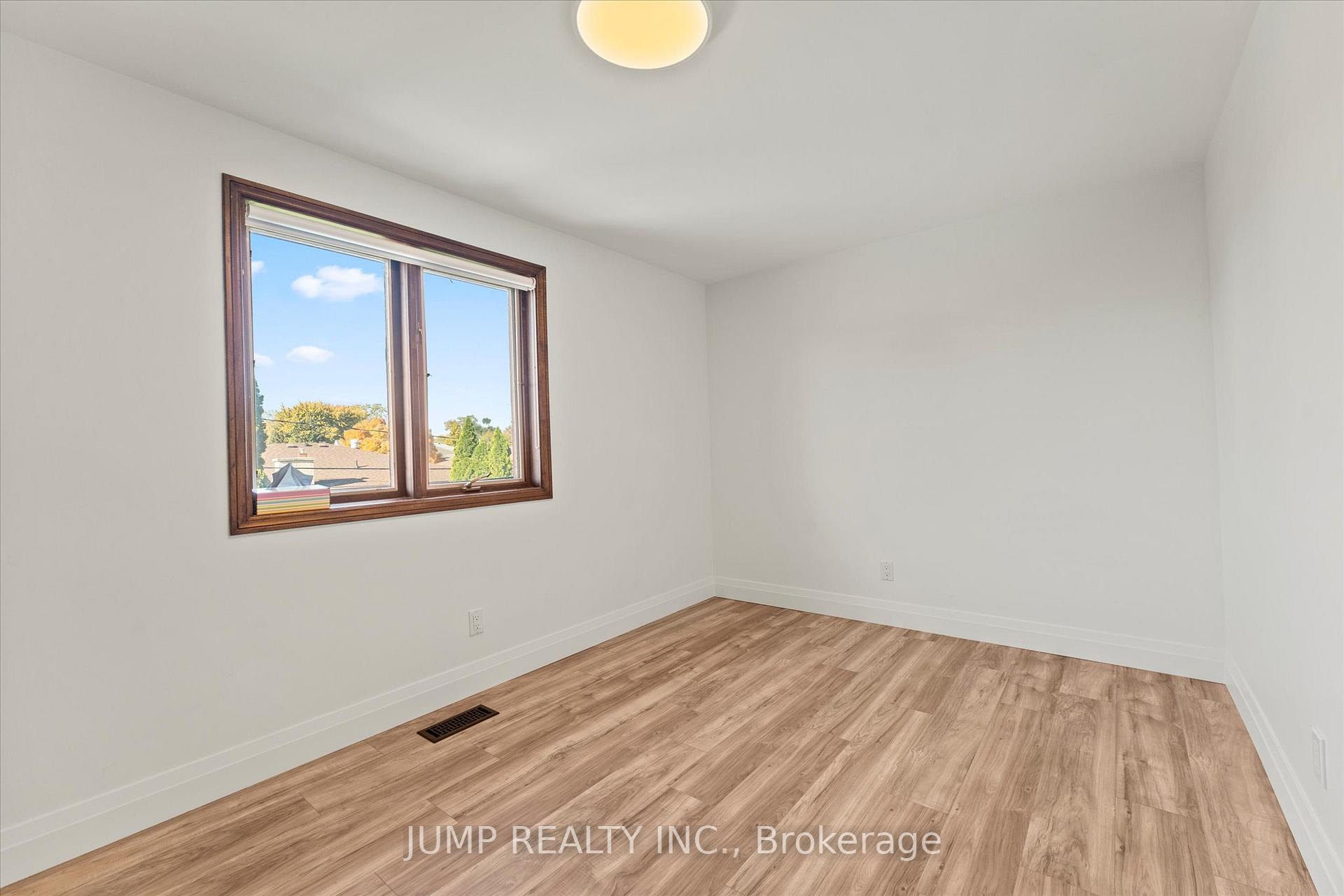 Photo 21 of 1643 Askin Avenue, Windsor — HOMEH